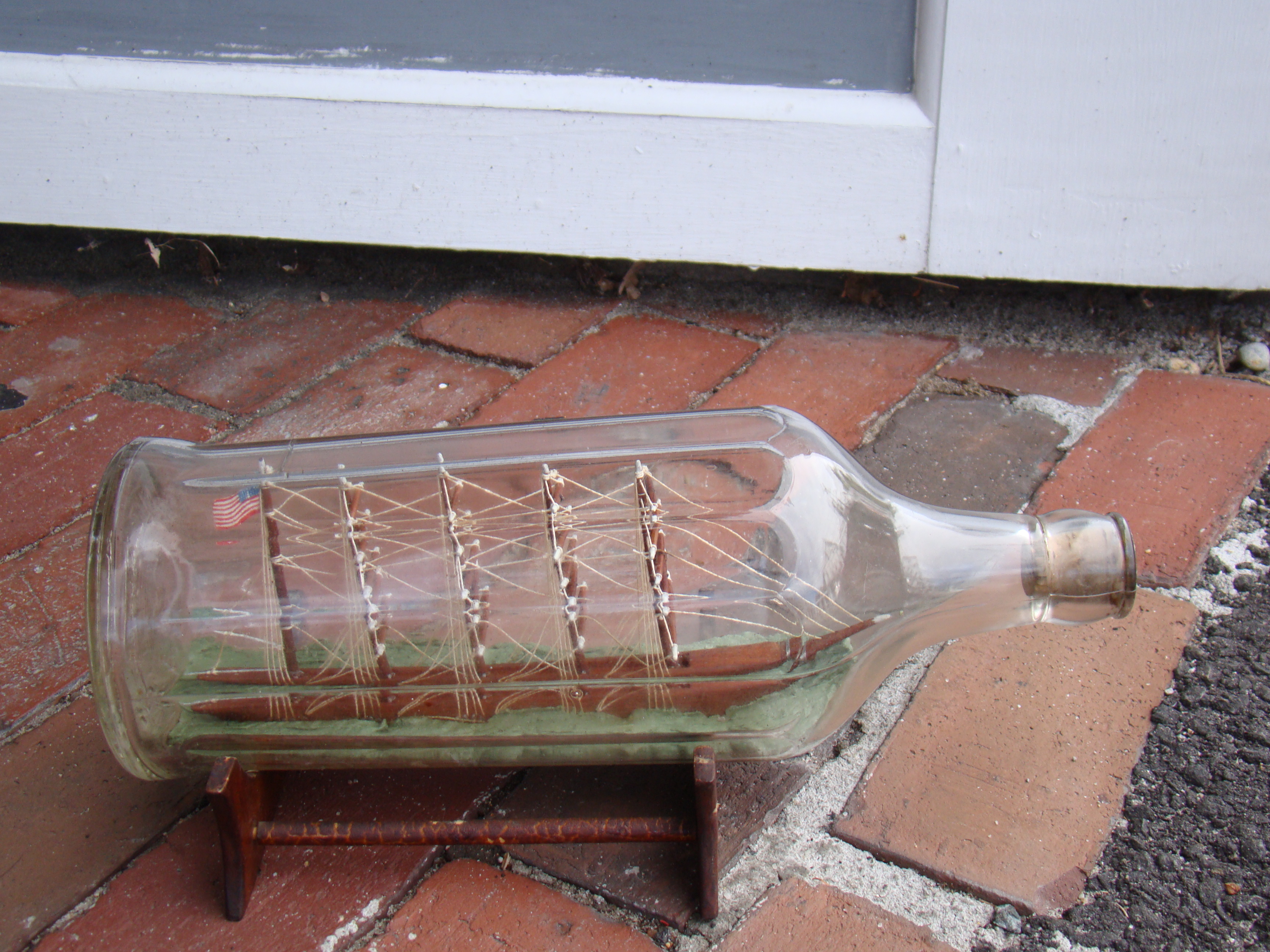 A fine vintage five-masted Ship flying an America flag in a large 14 ribbed  H J Heinz bottle circa 1932 — image 3