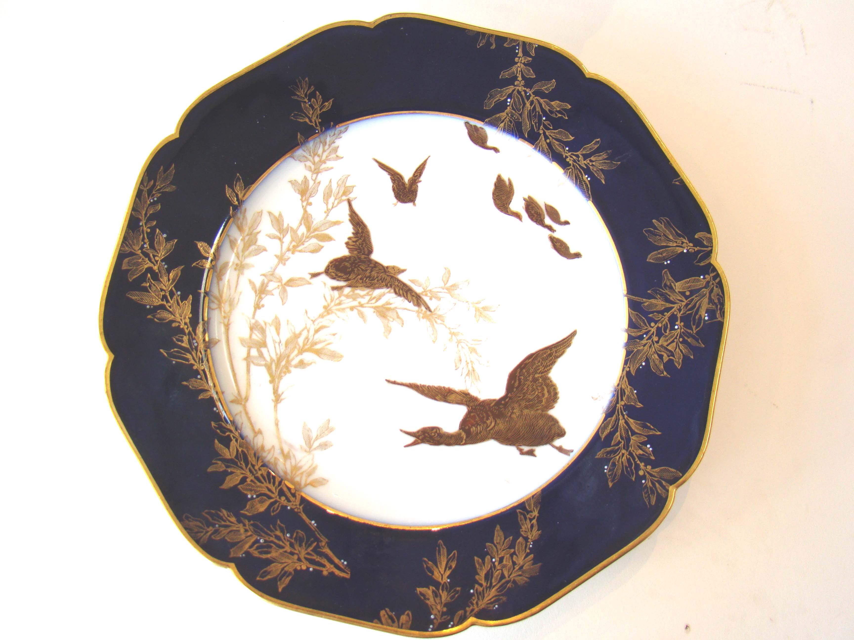 A STUNNING AND EXTREMELY RARE SET OF 12 HAVILAND LIMOGES DINNER PLATES CIRCA 1888 — image 2