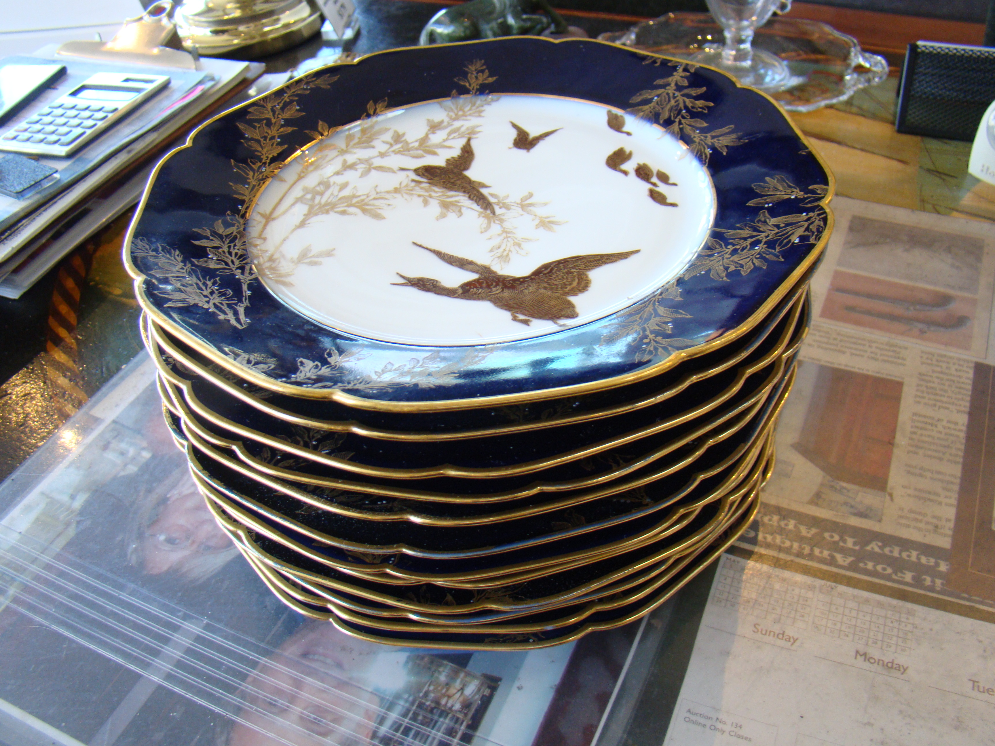 A STUNNING AND EXTREMELY RARE SET OF 12 HAVILAND LIMOGES DINNER PLATES CIRCA 1888 — image 4
