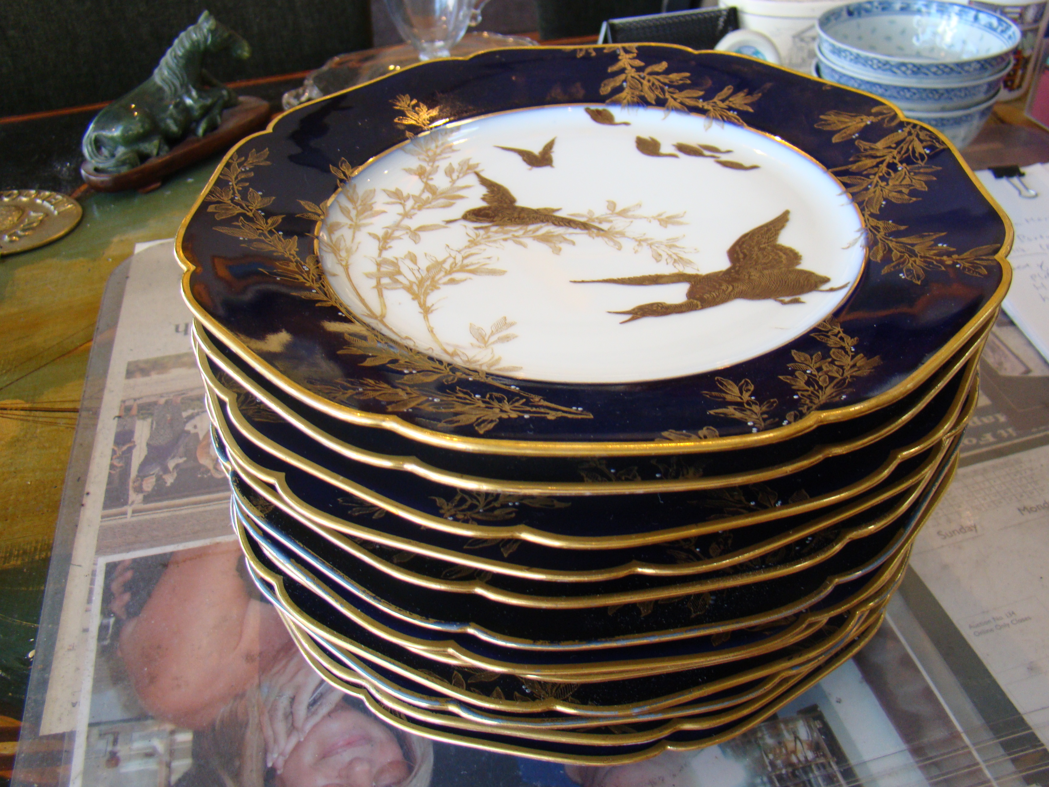 A STUNNING AND EXTREMELY RARE SET OF 12 HAVILAND LIMOGES DINNER PLATES CIRCA 1888