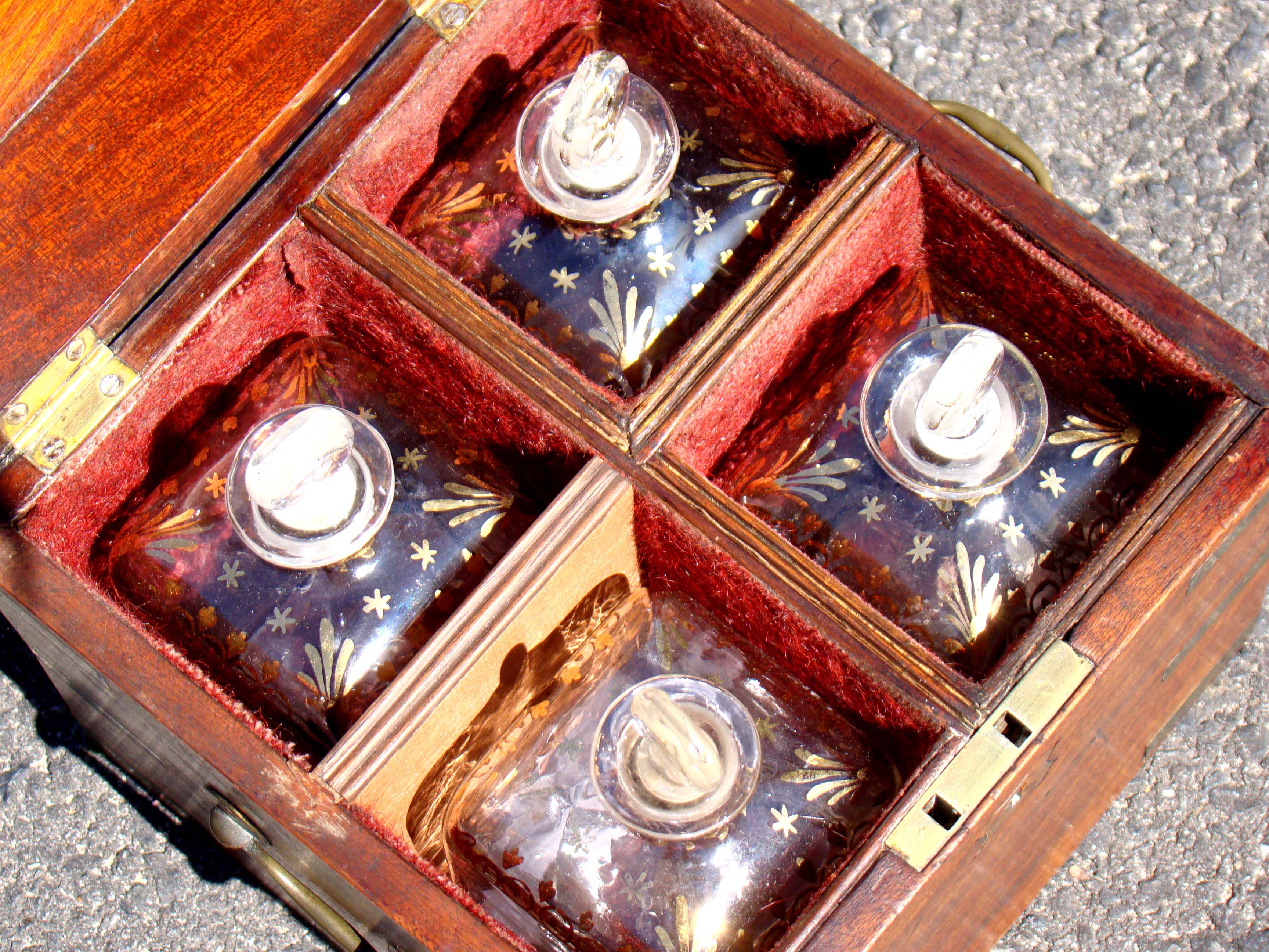 An early 19th century Captain's brass mounted mahogany liquor box with its' original decanters circa 1830 — image 3