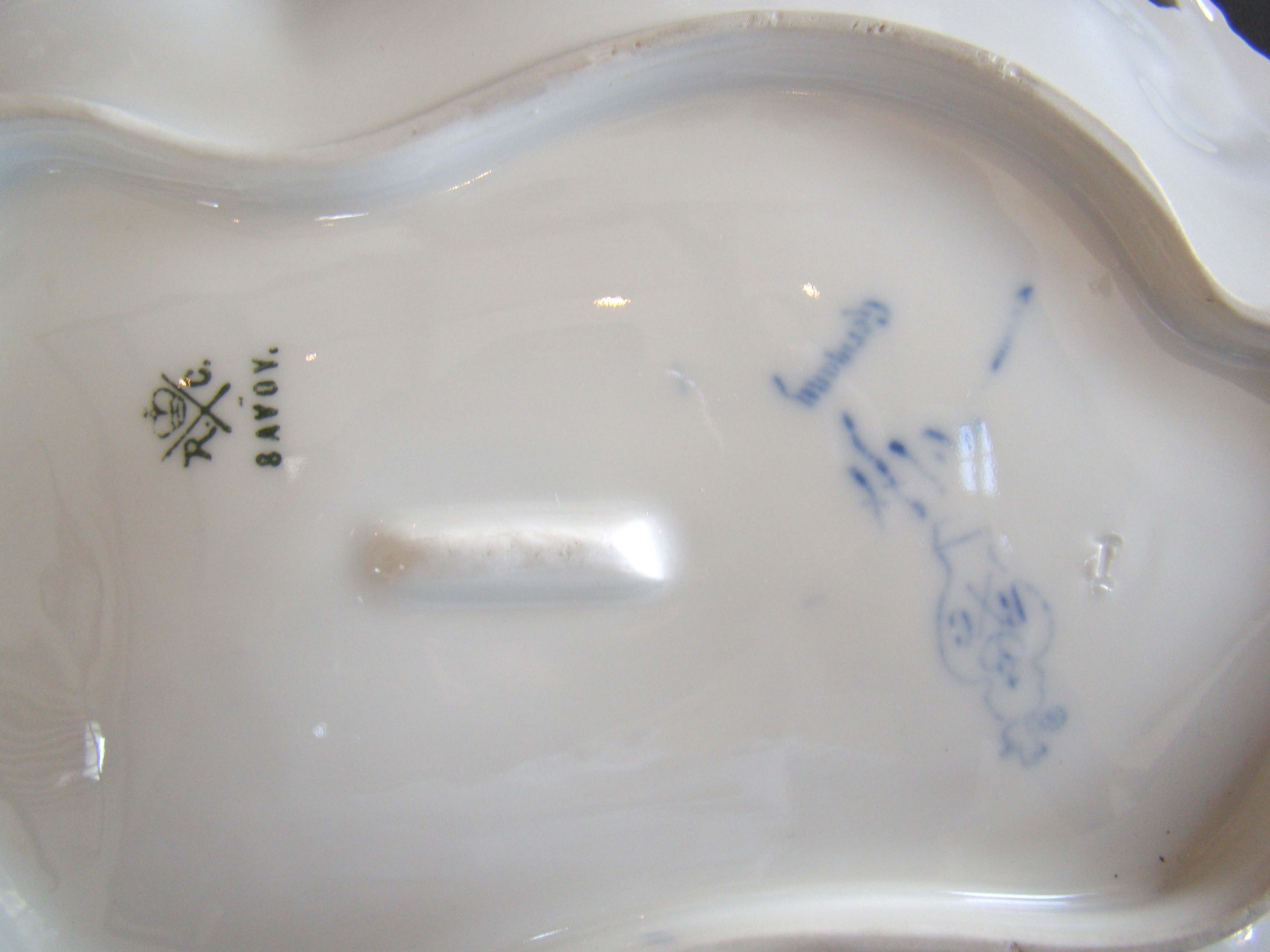 A beautiful vintage hand painted Dutch Delft shaped and reticulated serving bowl — image 2