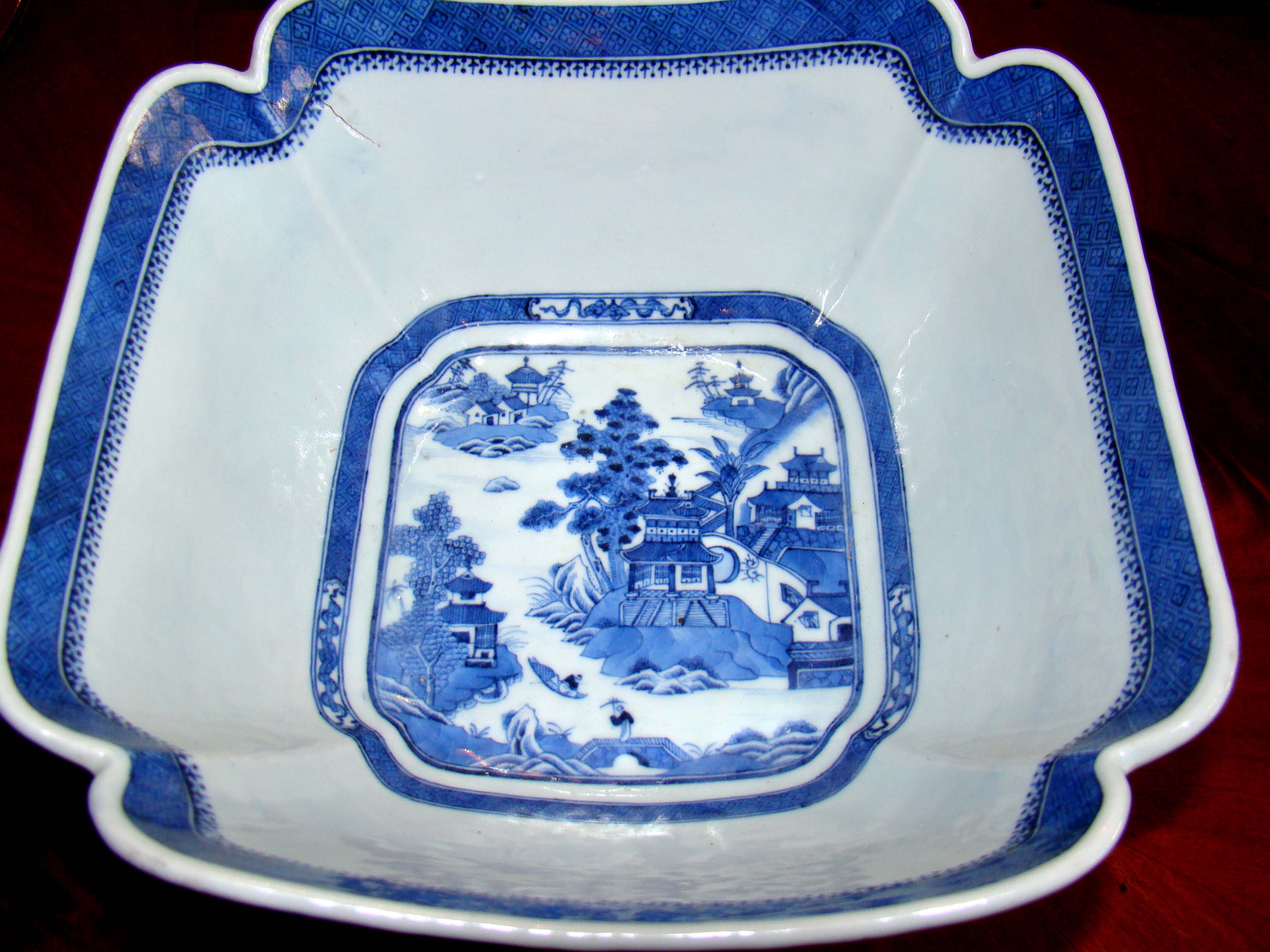 A beautiful Chinese Export porcelain "NANKING" style "cut corner" square bowl circa 1800 — image 2