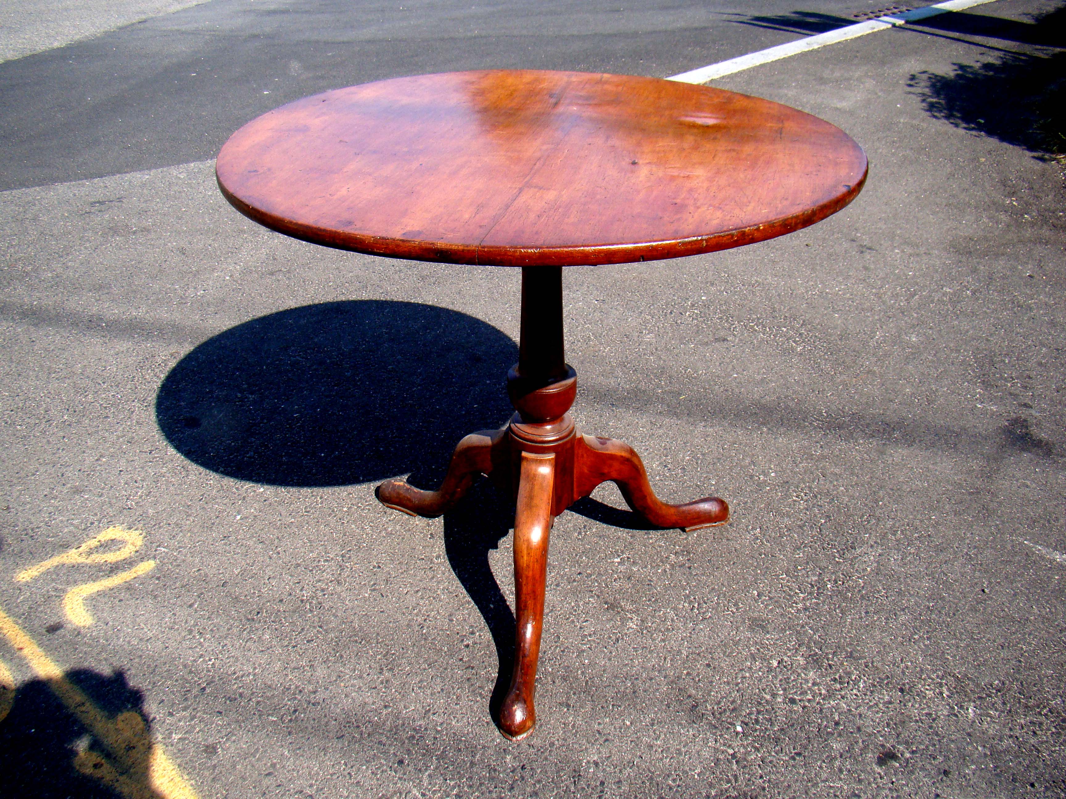 A fine 18th century Birdcage Tilt-Top Tea Table made in Connecticut circa 1750