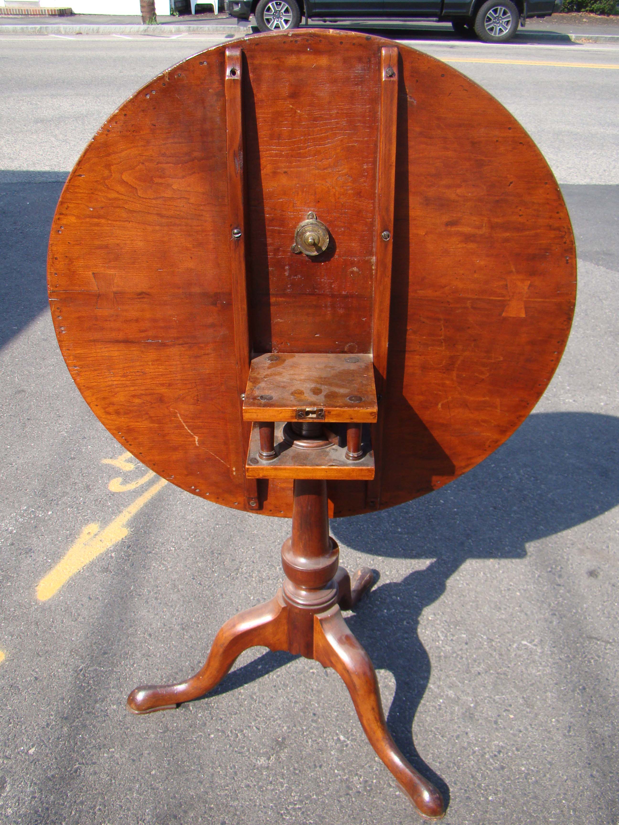 A fine 18th century Birdcage Tilt-Top Tea Table made in Connecticut circa 1750 — image 2