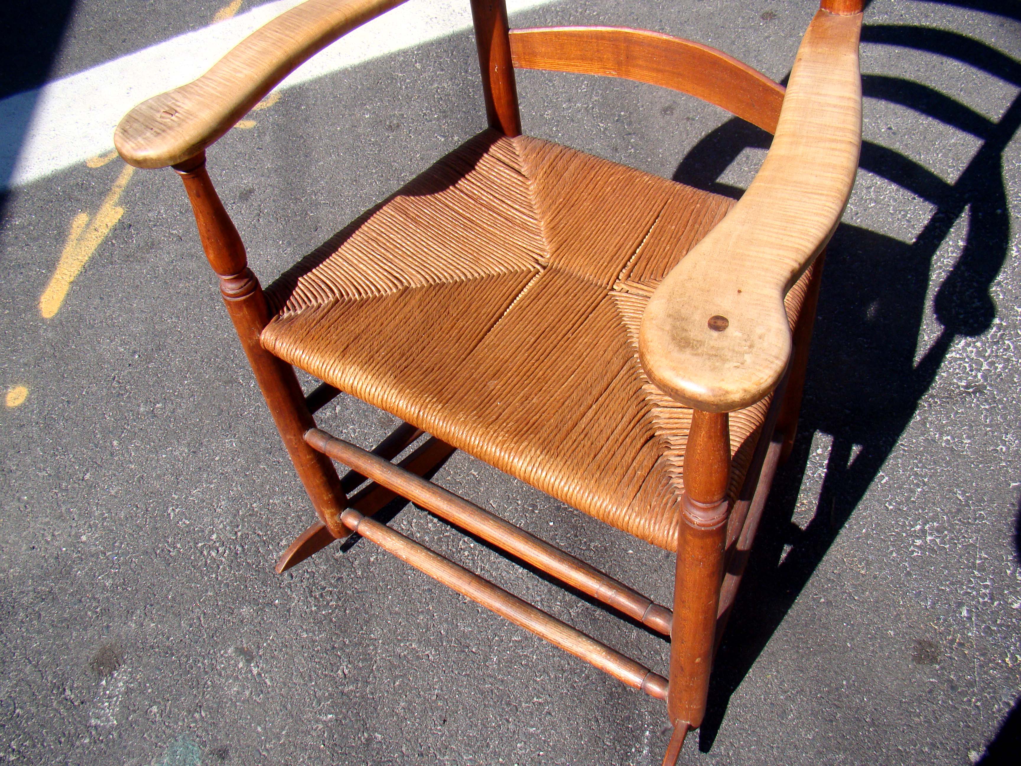 An early 19th century SHAKER rocking chair made of birch and tiger maple circa 1830 — image 3