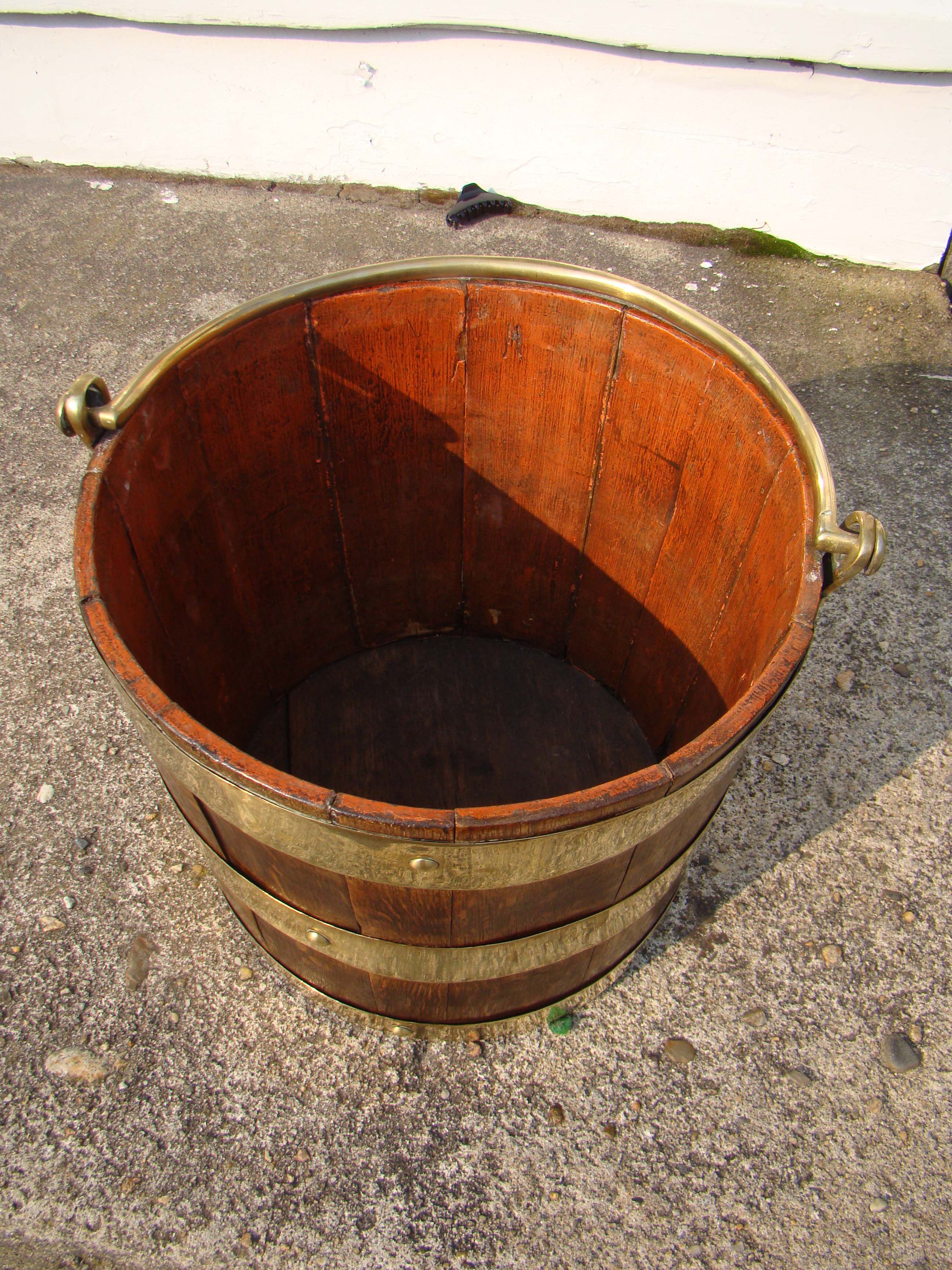 A fine ships' brass mounted oak bucket circa 1780 — image 2