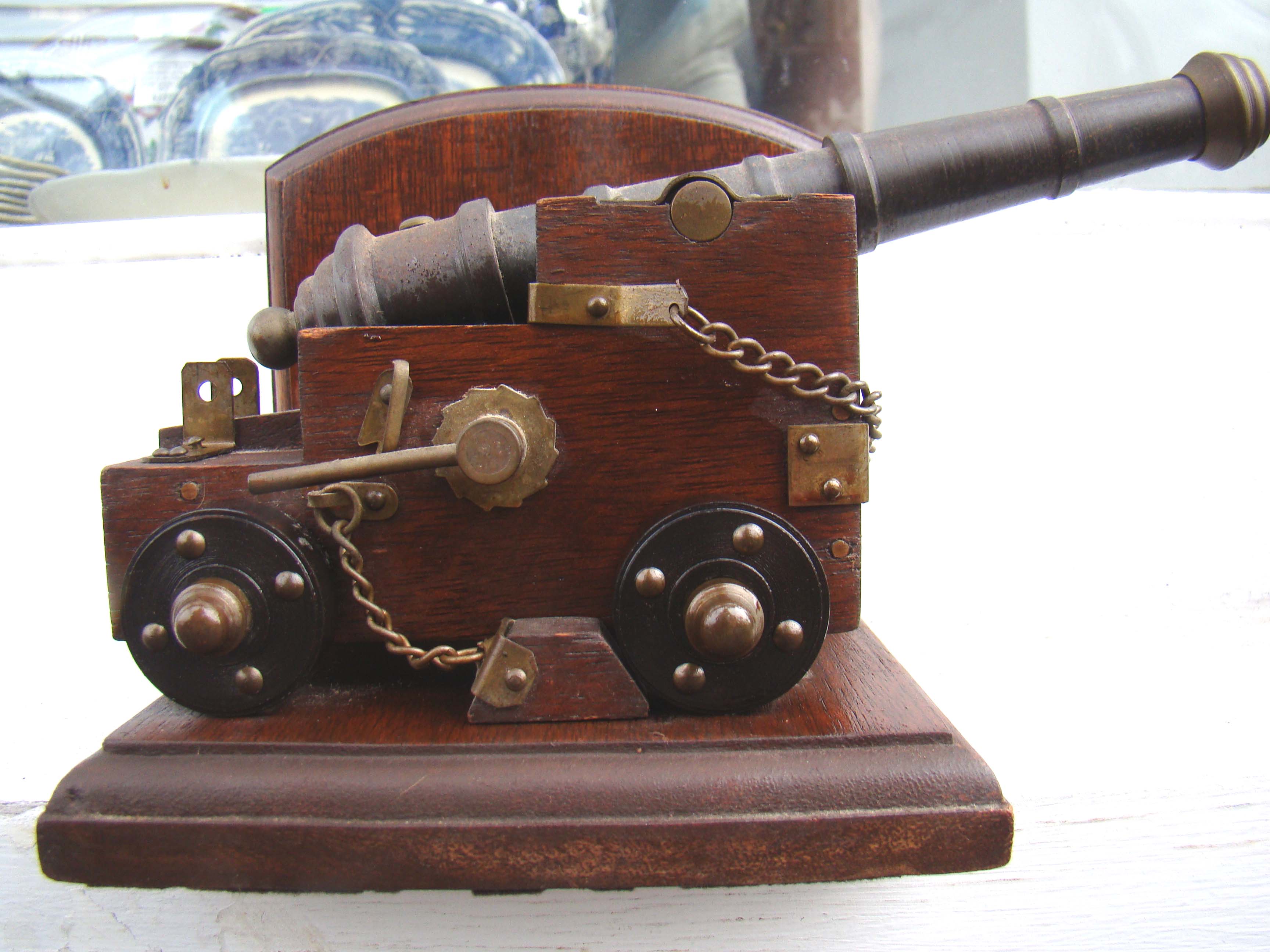 A pair of vintage War of 1812 'style' naval cannon bookends