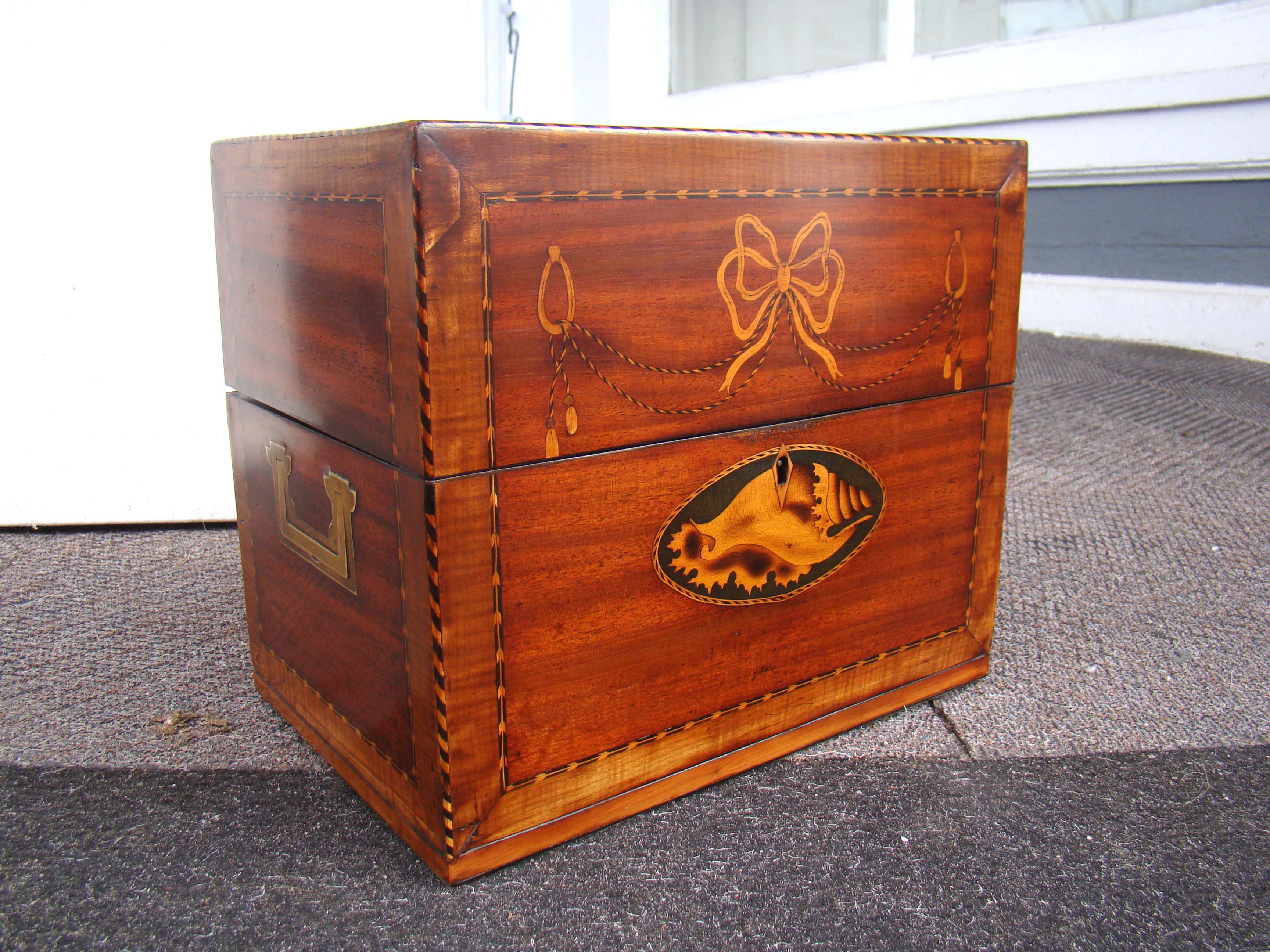 An exceptionally fine 18th century liquor chest with fabulous inlays circa 1790 — image 2