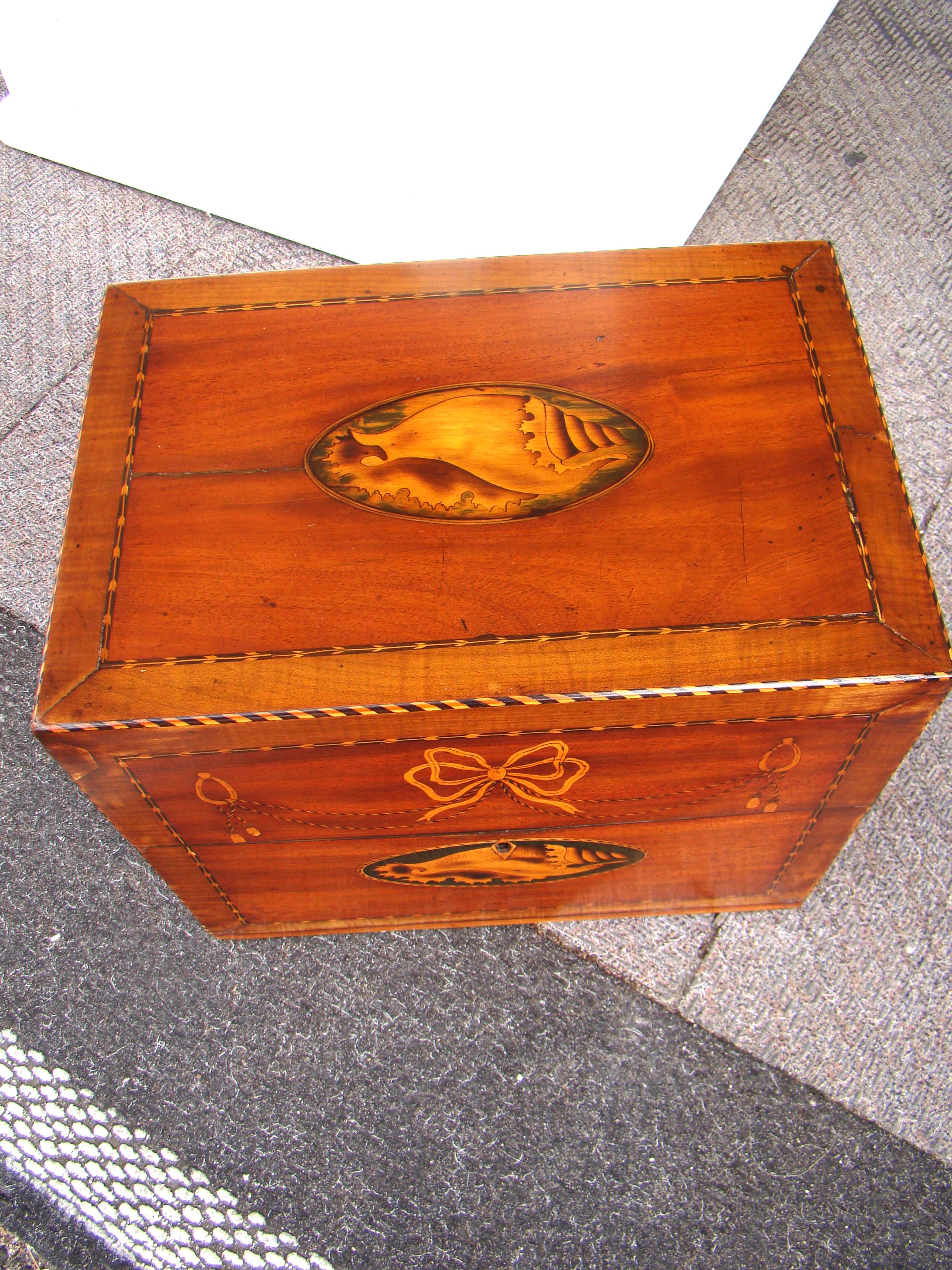 An exceptionally fine 18th century liquor chest with fabulous inlays circa 1790 — image 3
