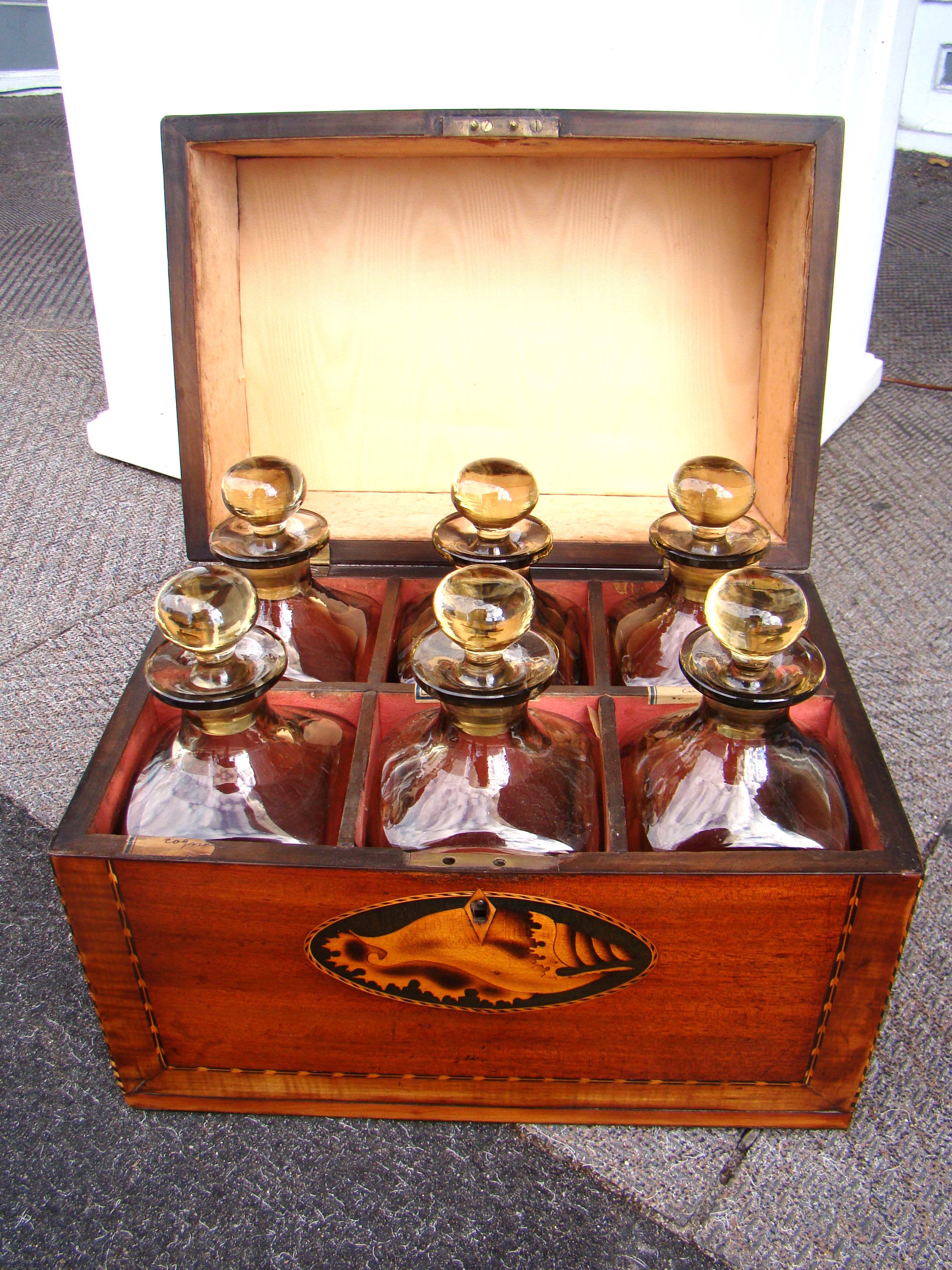 An exceptionally fine 18th century liquor chest with fabulous inlays circa 1790