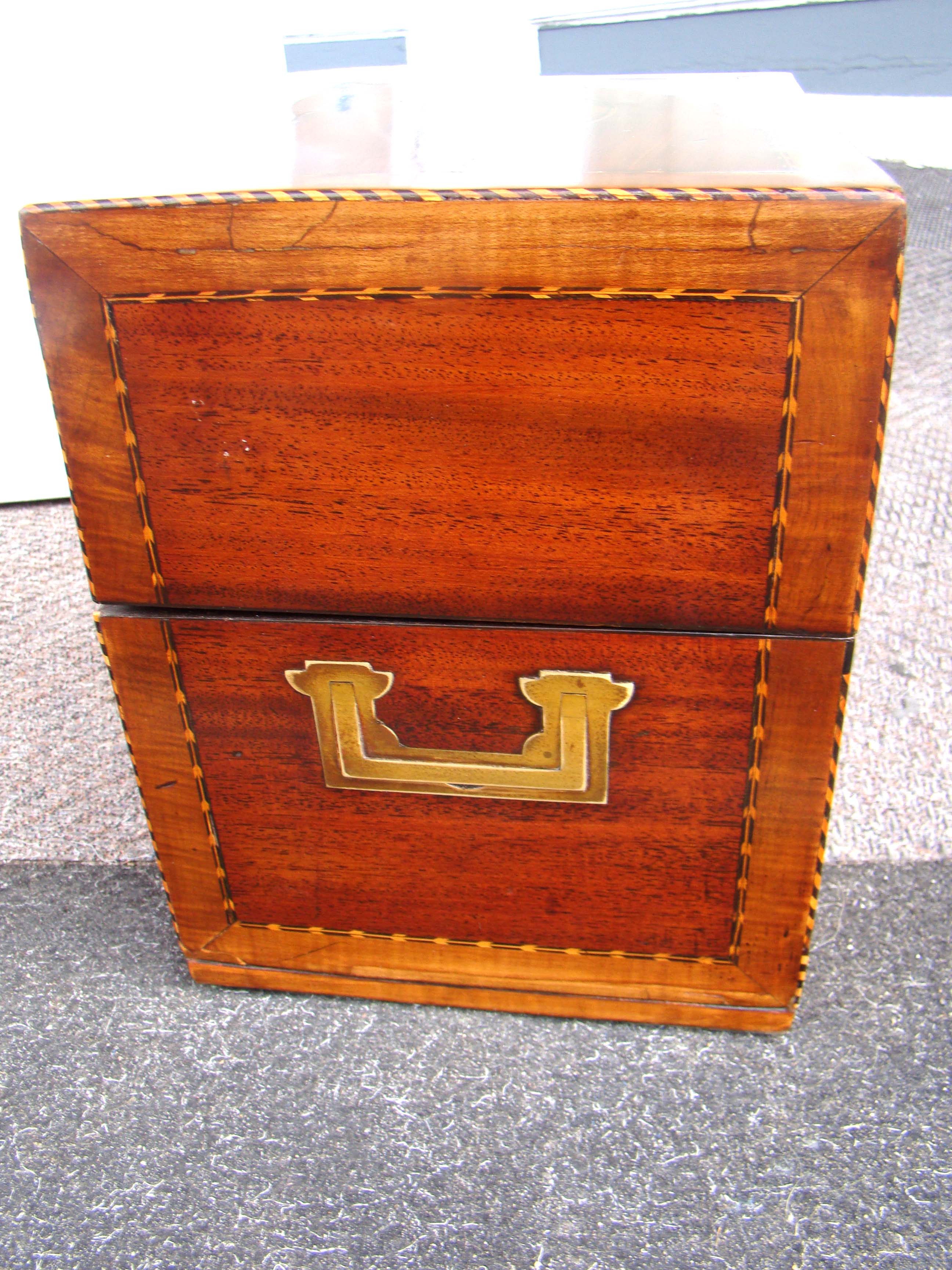 An exceptionally fine 18th century liquor chest with fabulous inlays circa 1790 — image 4
