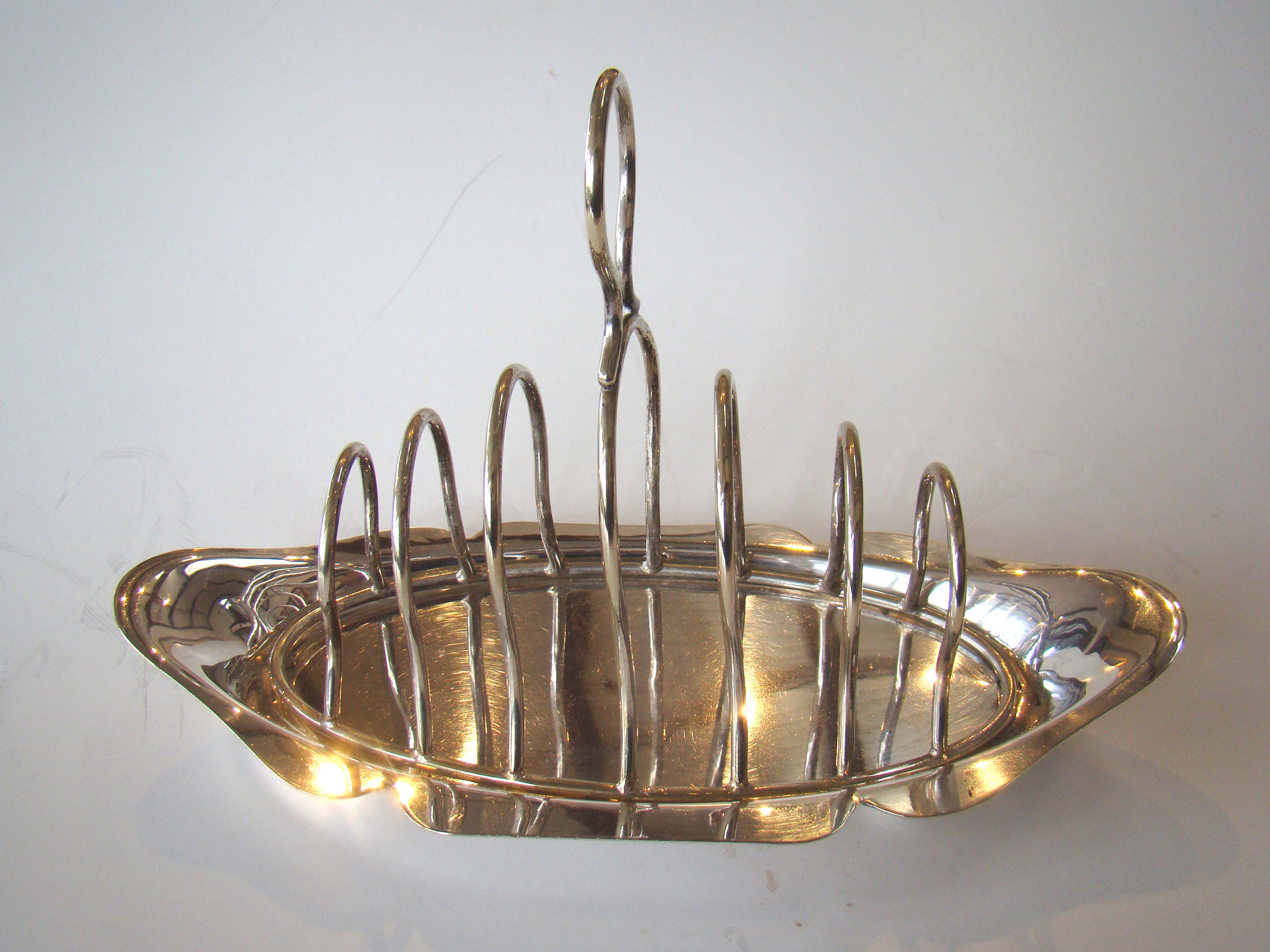 A fine English silver toast rack circa 1895 — image 2