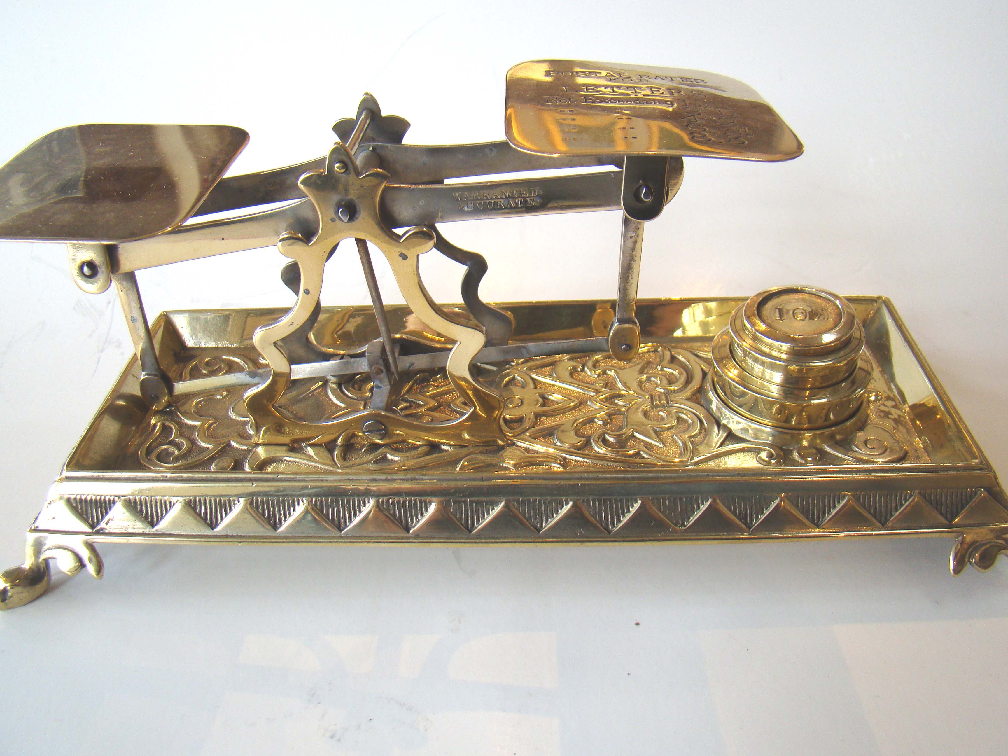 A fine English Victorian brass postal scale with original weights circa 1875 — image 4