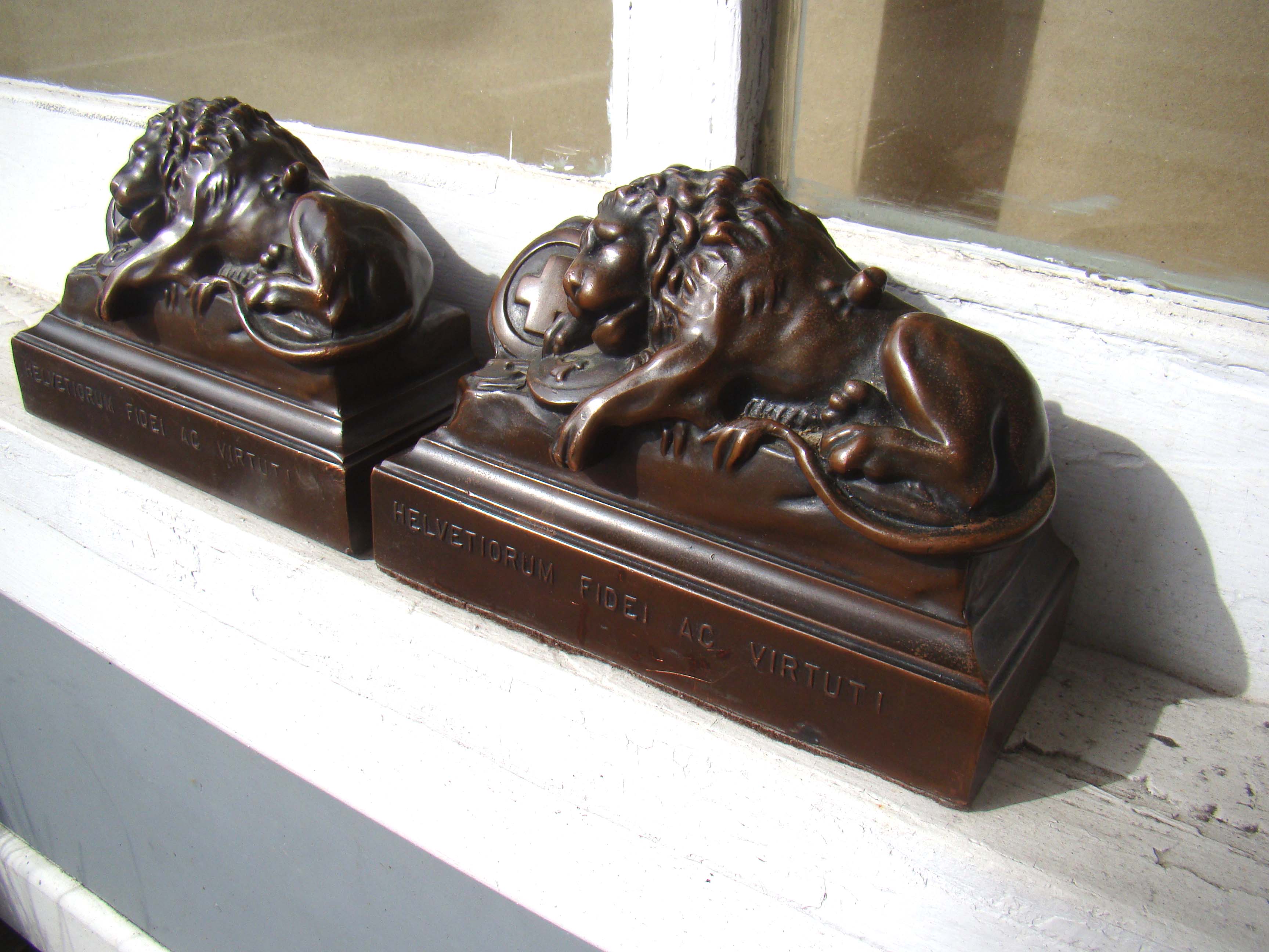 A fine pair of LIONS OF LUCERNE bookends made circa 1930 — image 2