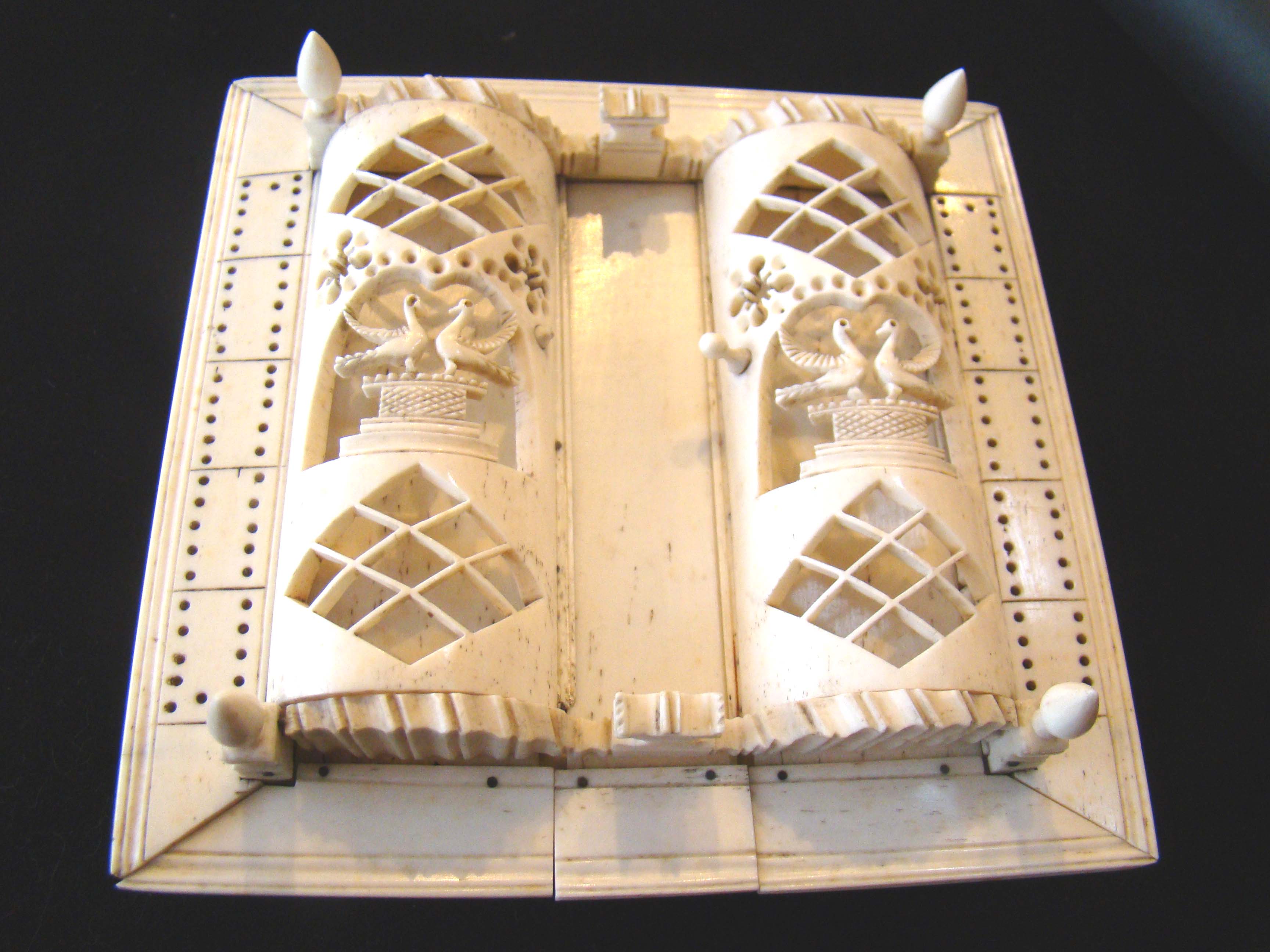 A Napoleonic period bone games box (dominoes & cribbage)  circa 1809 — image 3