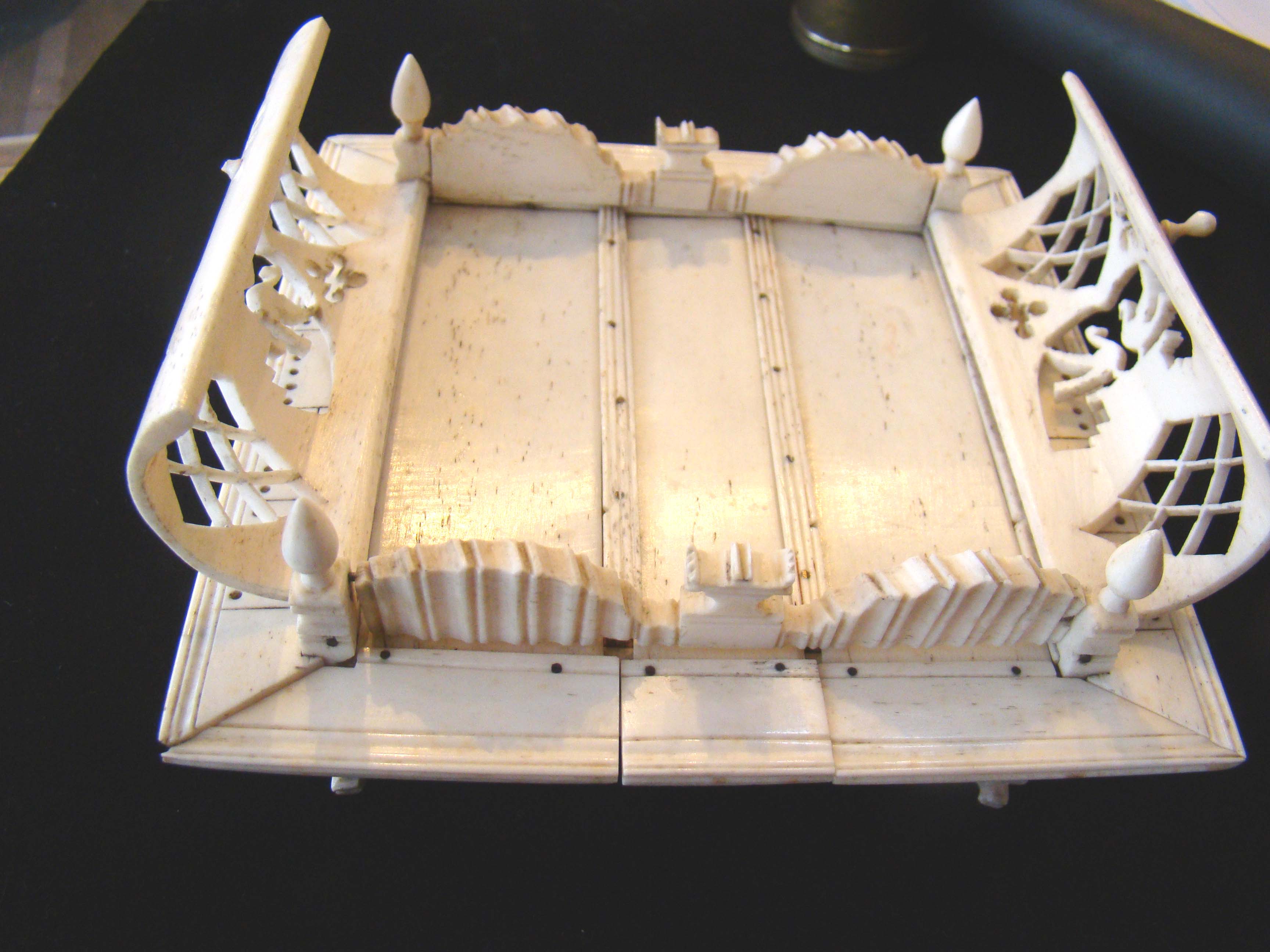 A Napoleonic period bone games box (dominoes & cribbage)  circa 1809 — image 6