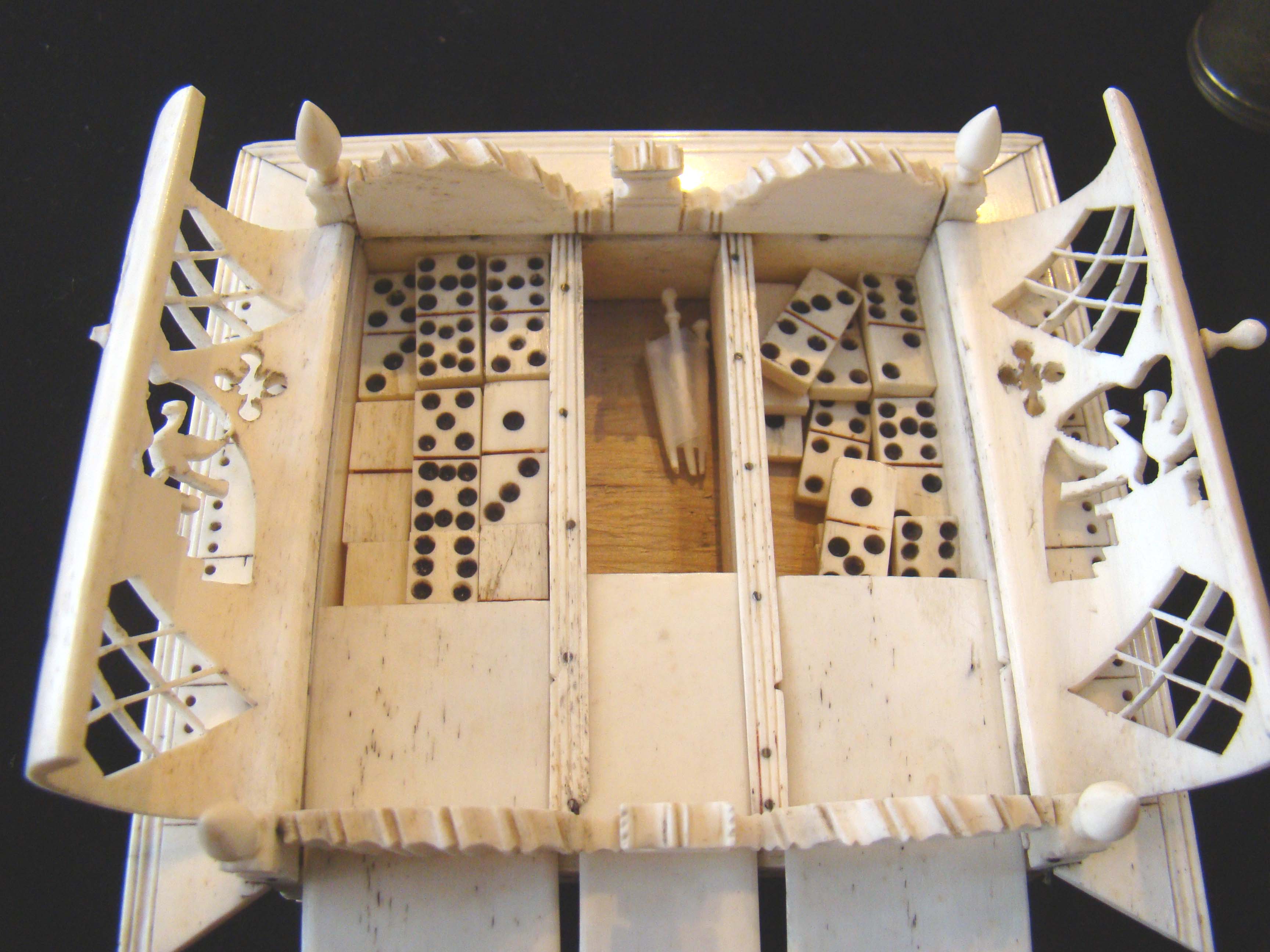 A Napoleonic period bone games box (dominoes & cribbage)  circa 1809 — image 2
