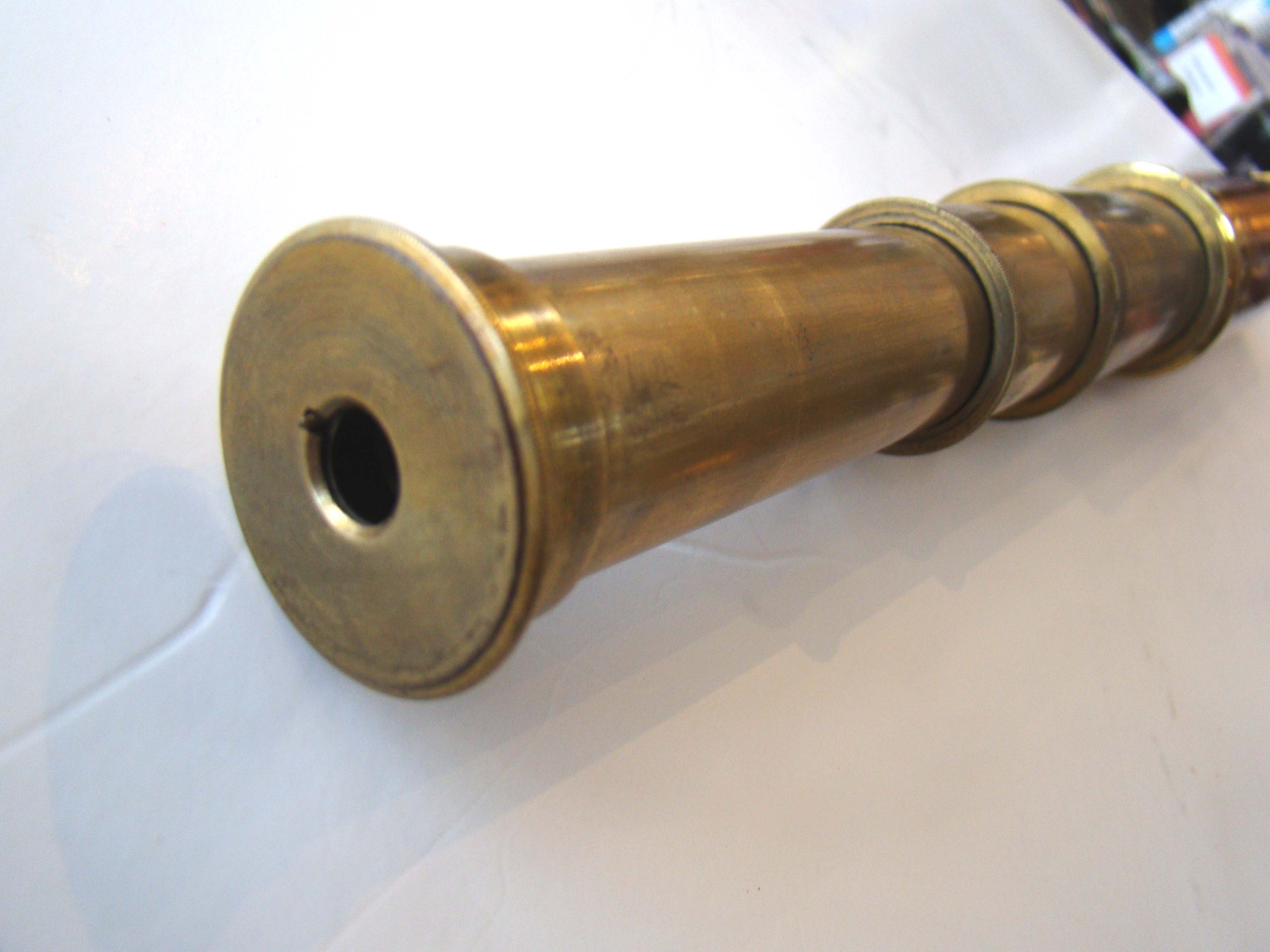 A fine 18th century three-draw telescope with mahogany barrel made circa 1780 by Jesse Ramsden of London. — image 5