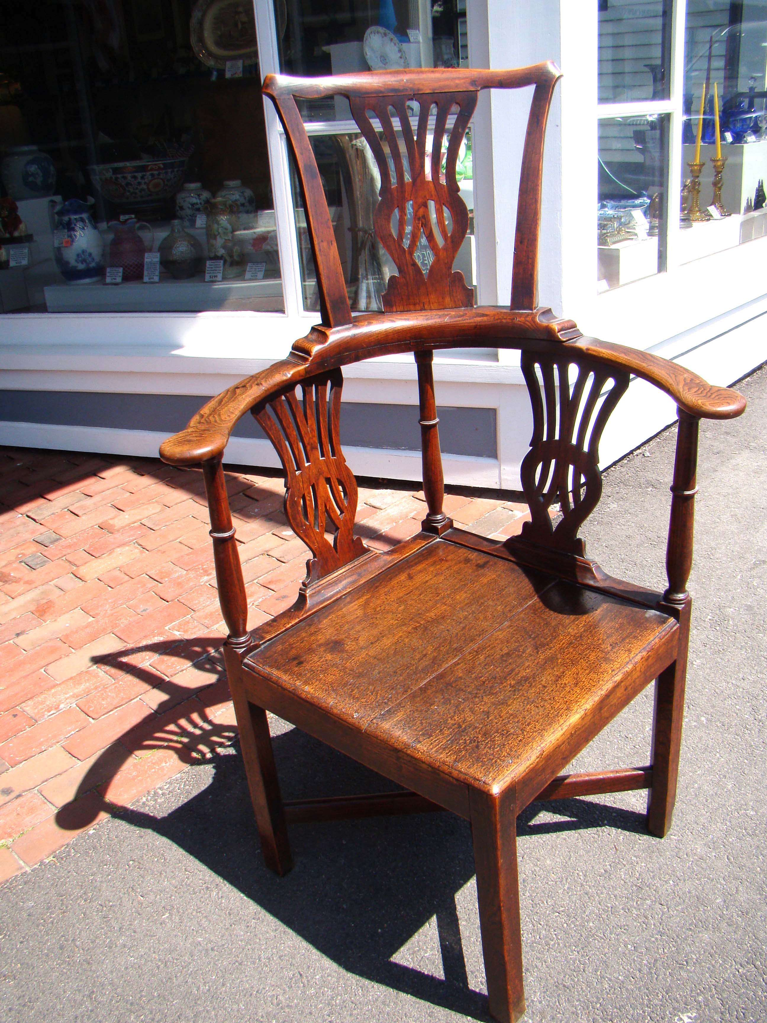 A FABULOUS mid 18th century English elm corner chair — image 4