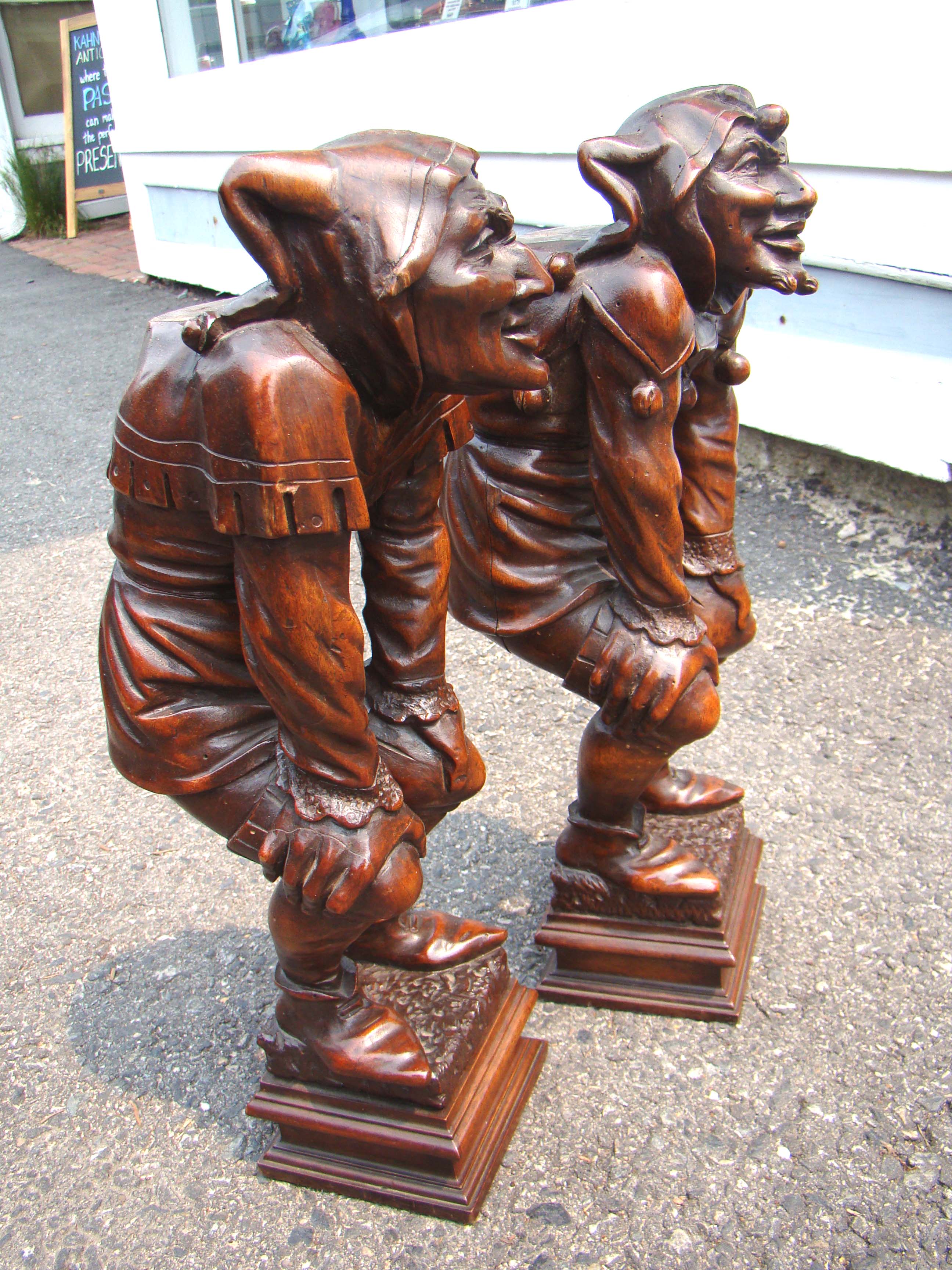 An exceptionally fine and RARE pair of 18th  century French carved walnut "King's Fool" figures — image 2