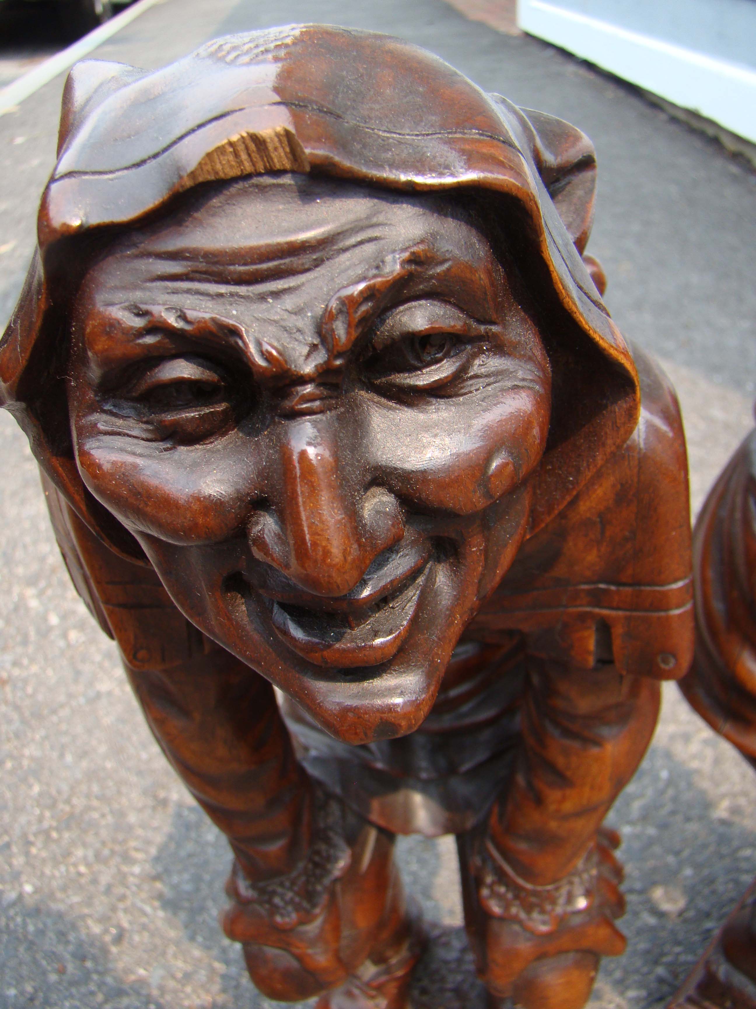 An exceptionally fine and RARE pair of 18th  century French carved walnut "King's Fool" figures — image 4