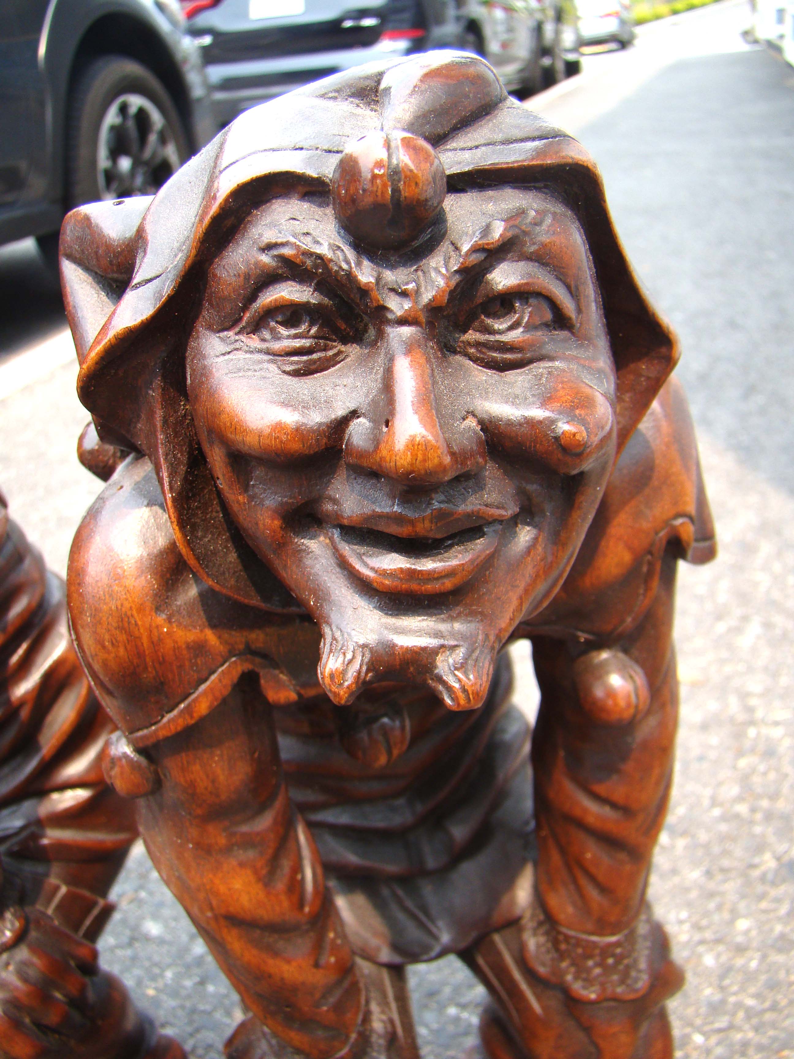 An exceptionally fine and RARE pair of 18th  century French carved walnut "King's Fool" figures — image 5