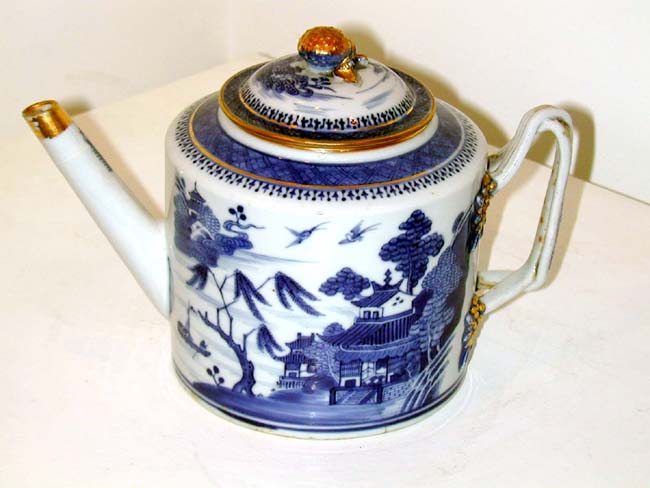 Early 19th Century Chinese Export Porcelain Imperial Nanking Teapot