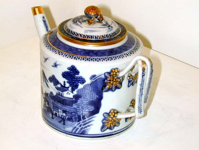Early 19th Century Chinese Export Porcelain Imperial Nanking Teapot — image 2