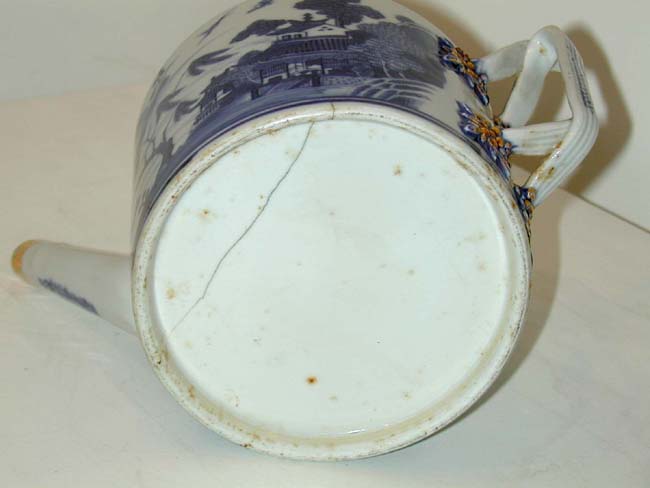 Early 19th Century Chinese Export Porcelain Imperial Nanking Teapot — image 3