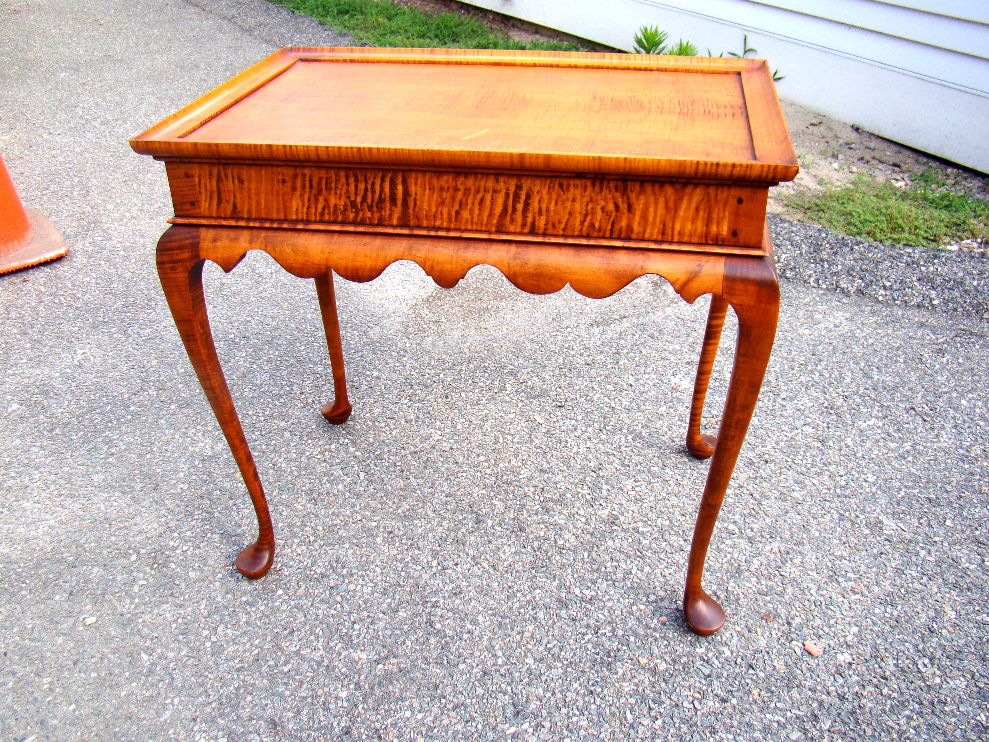 A beautiful Queen Anne "STYLE" tiger maple tea table — image 2