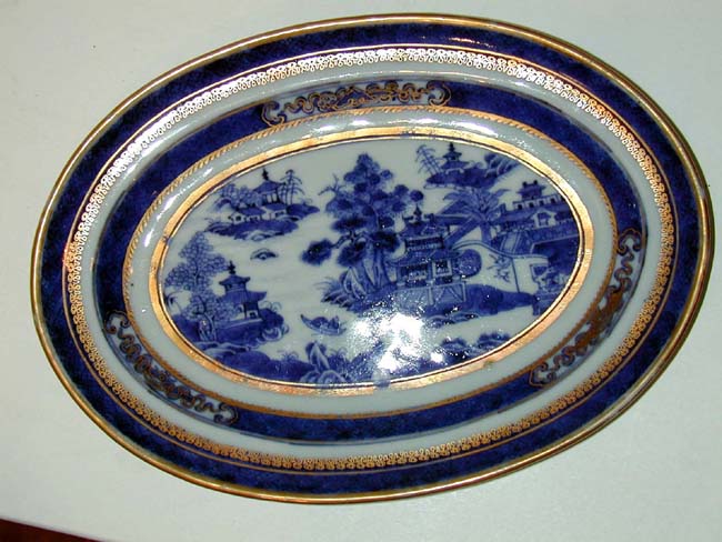 Outstanding Pair of Early 19th Century Chinese Export Imperial Nanking Pattern Covered Sauce Tureens — image 3
