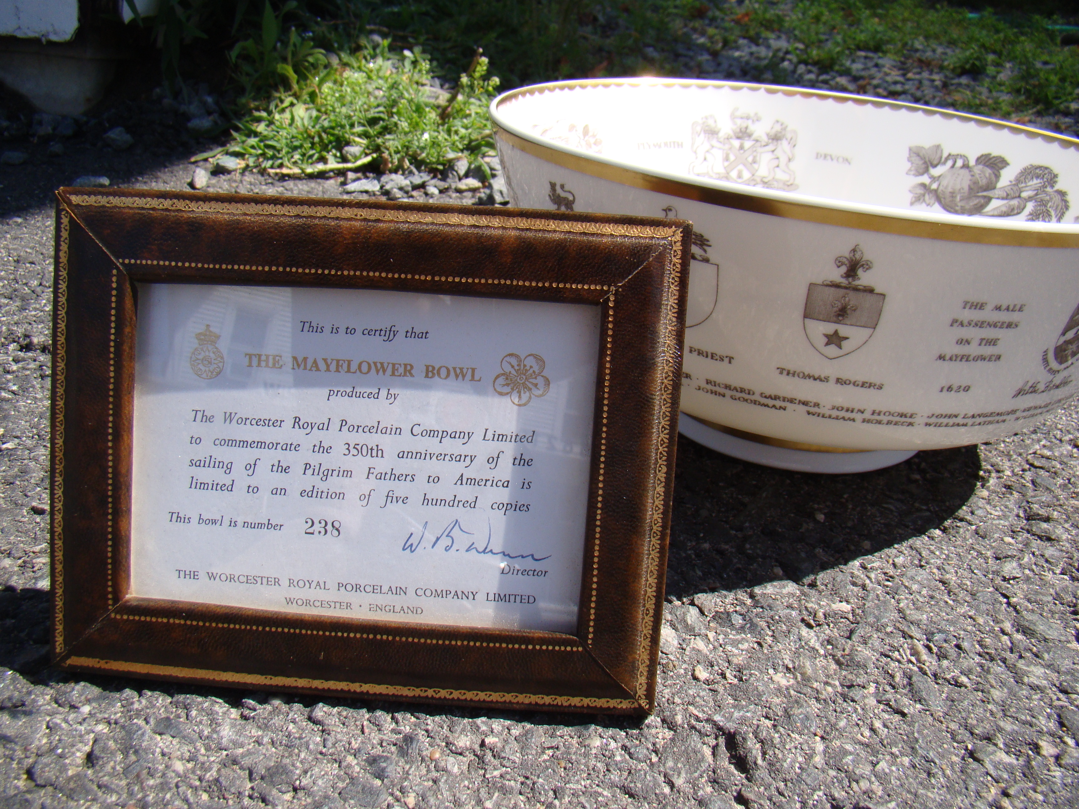 A Ltd Edition porcelain bowl made in 1970 to commemorate the 350th anniversary of the Landing of the pilgrim fathers in Plymouth in 1620 — image 2