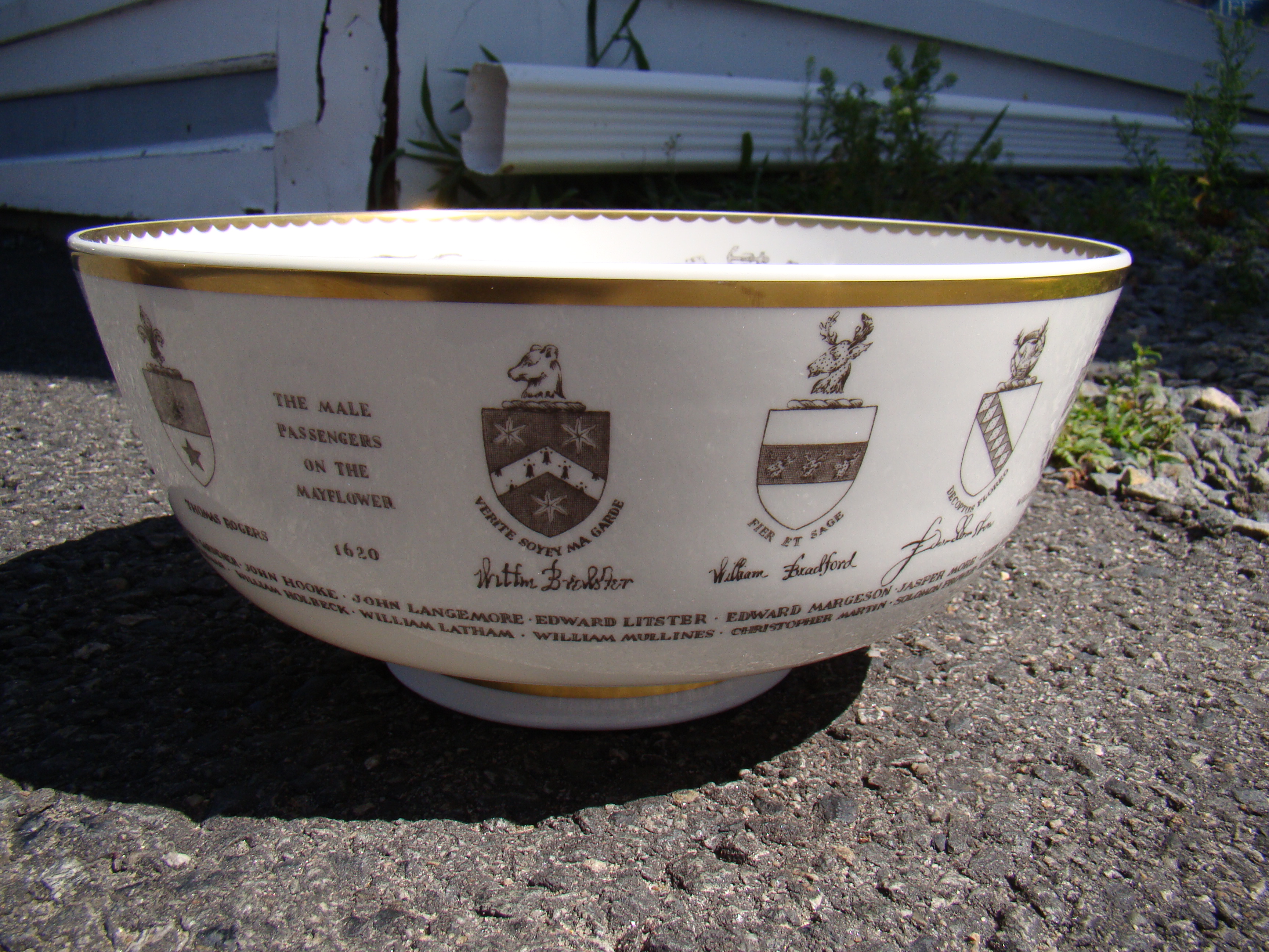 A Ltd Edition porcelain bowl made in 1970 to commemorate the 350th anniversary of the Landing of the pilgrim fathers in Plymouth in 1620 — image 3