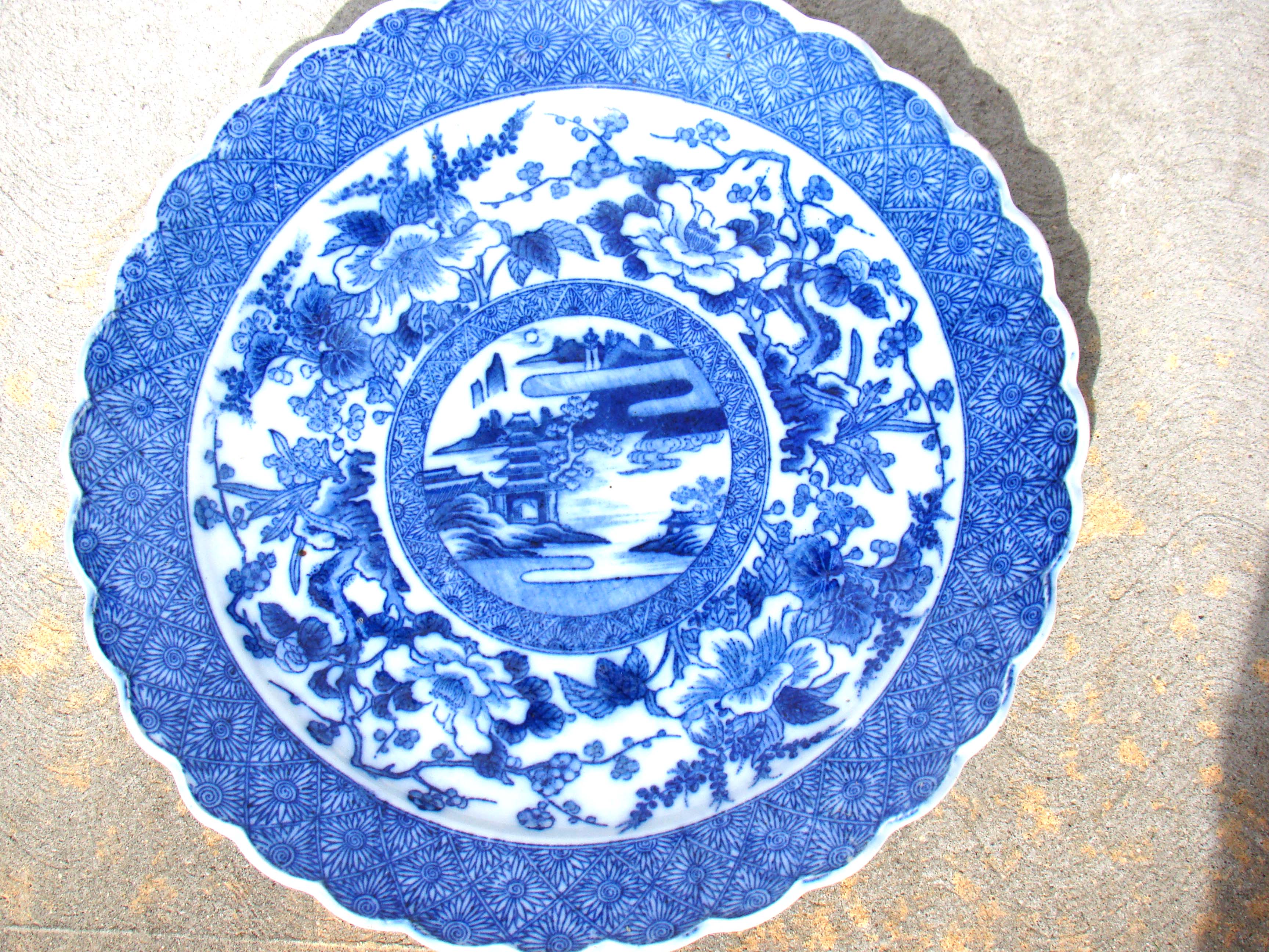A fine vintage scallop edge Chinese aritaware charger with 15.5" diameter