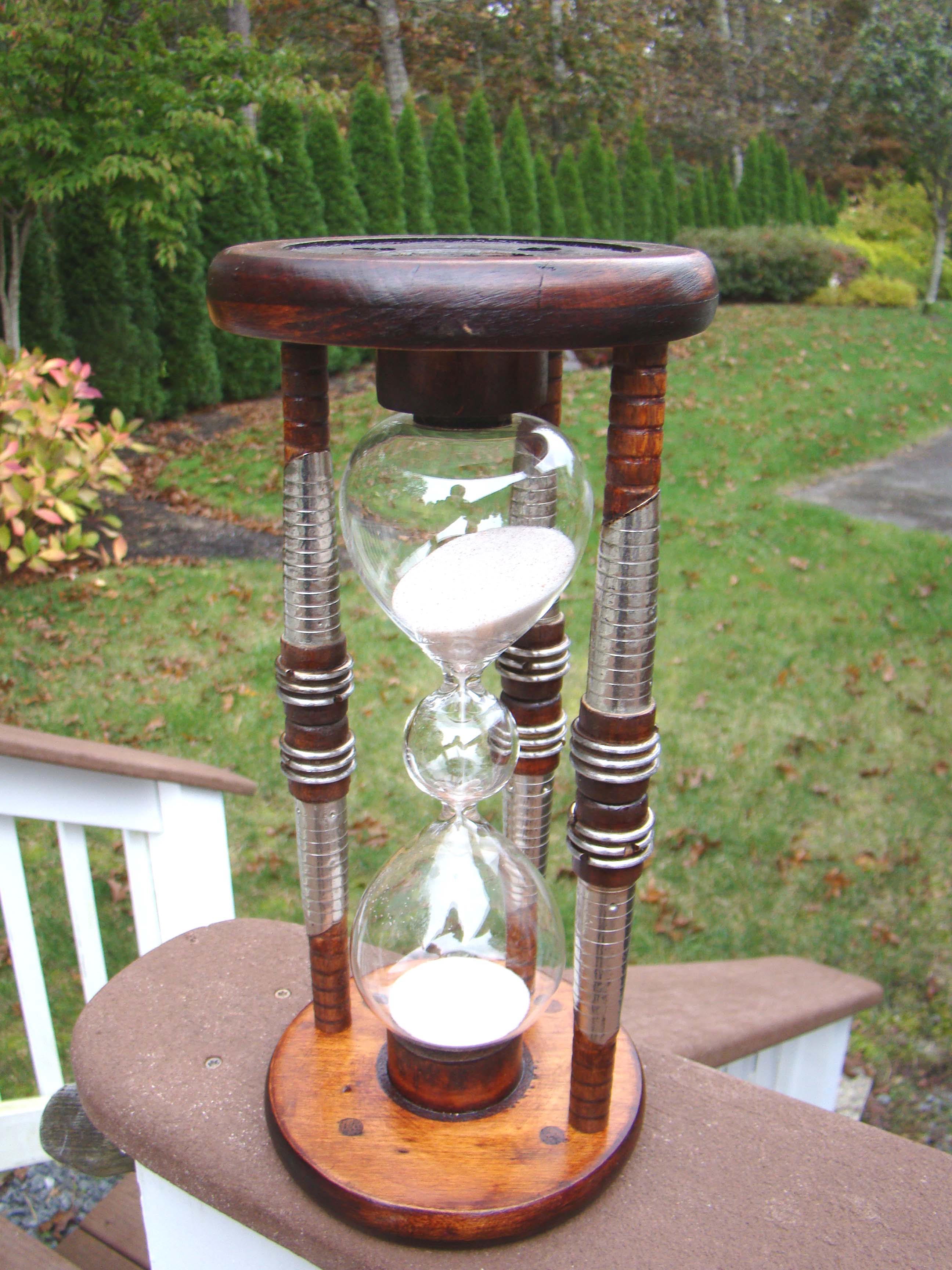 An attractive vintage Hour Glass — image 2