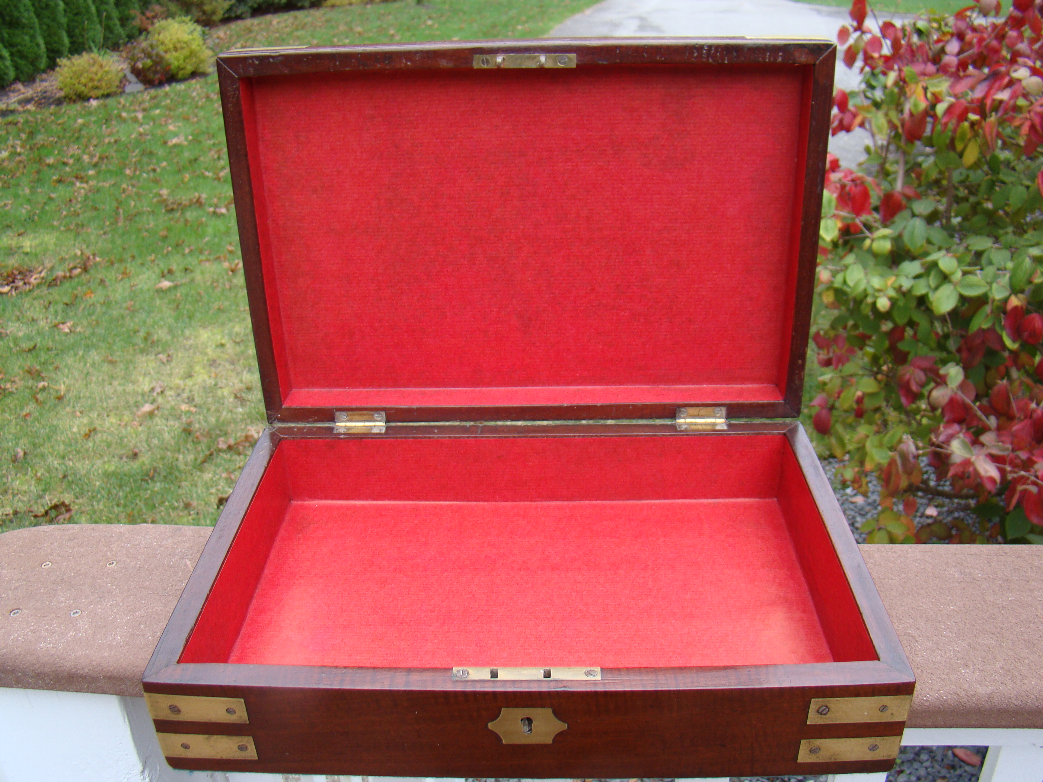 A fine English brass bound mahogany "Campaign" style box circa 1810 — image 3