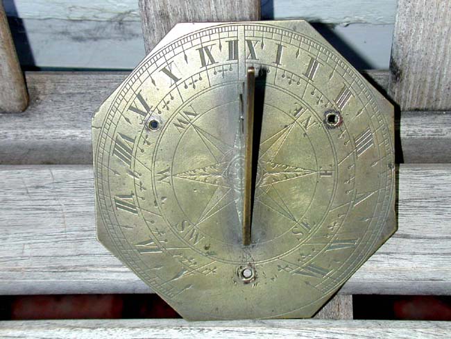 An 18th century Engraved Bronze Sundial — image 2