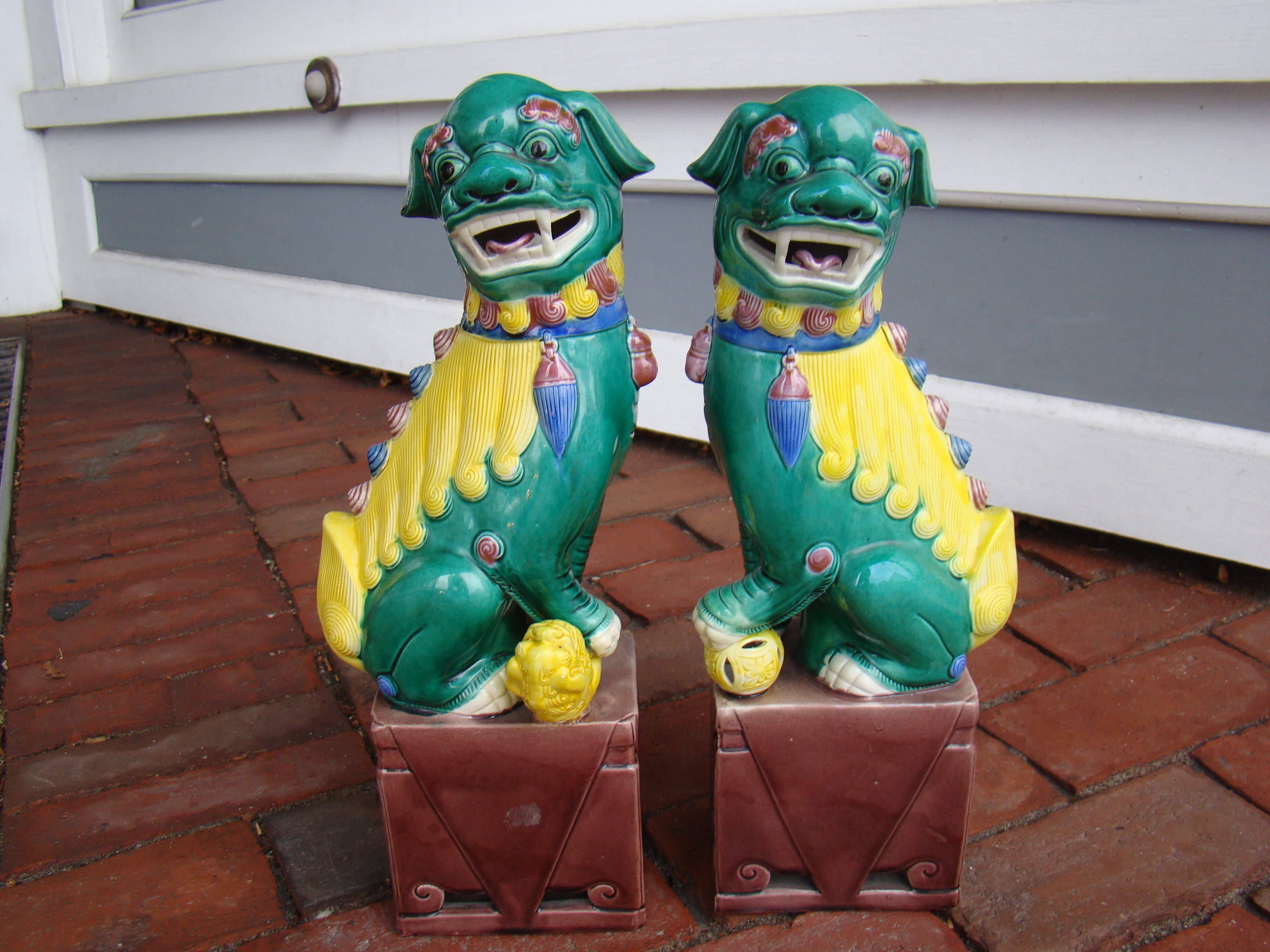 An attractive pair of vintage 14" Chinese Foo Dogs — image 3