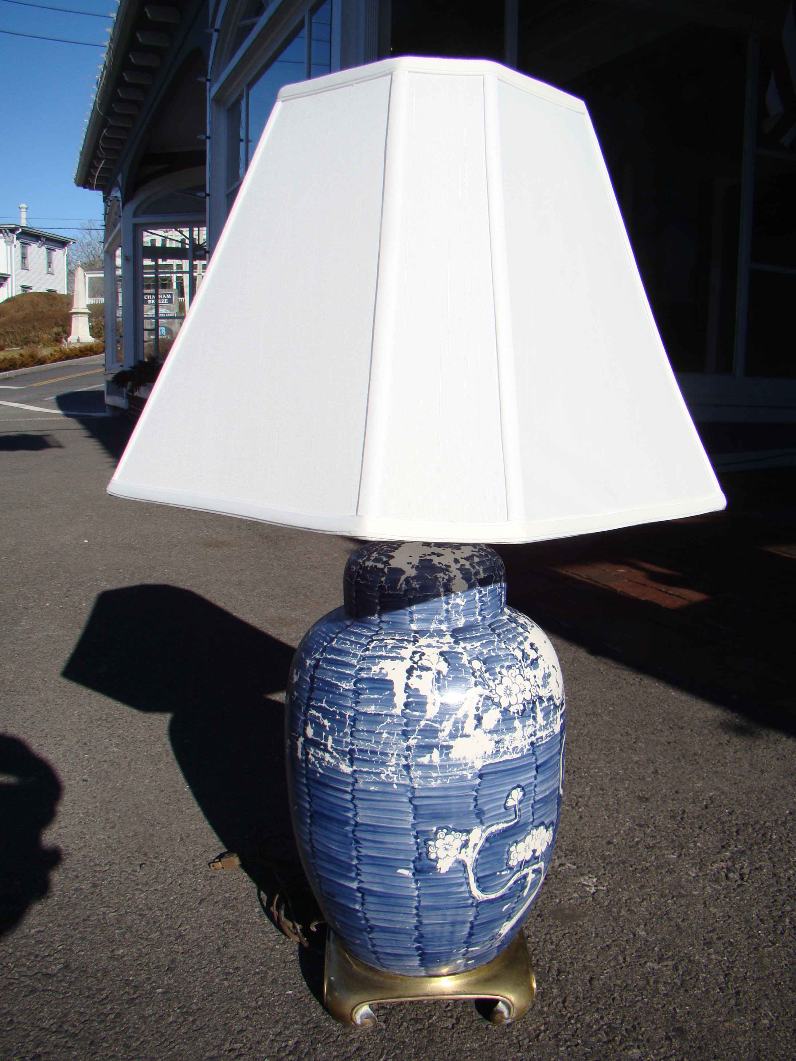 A large and attractive contemporary Chinese style lamp