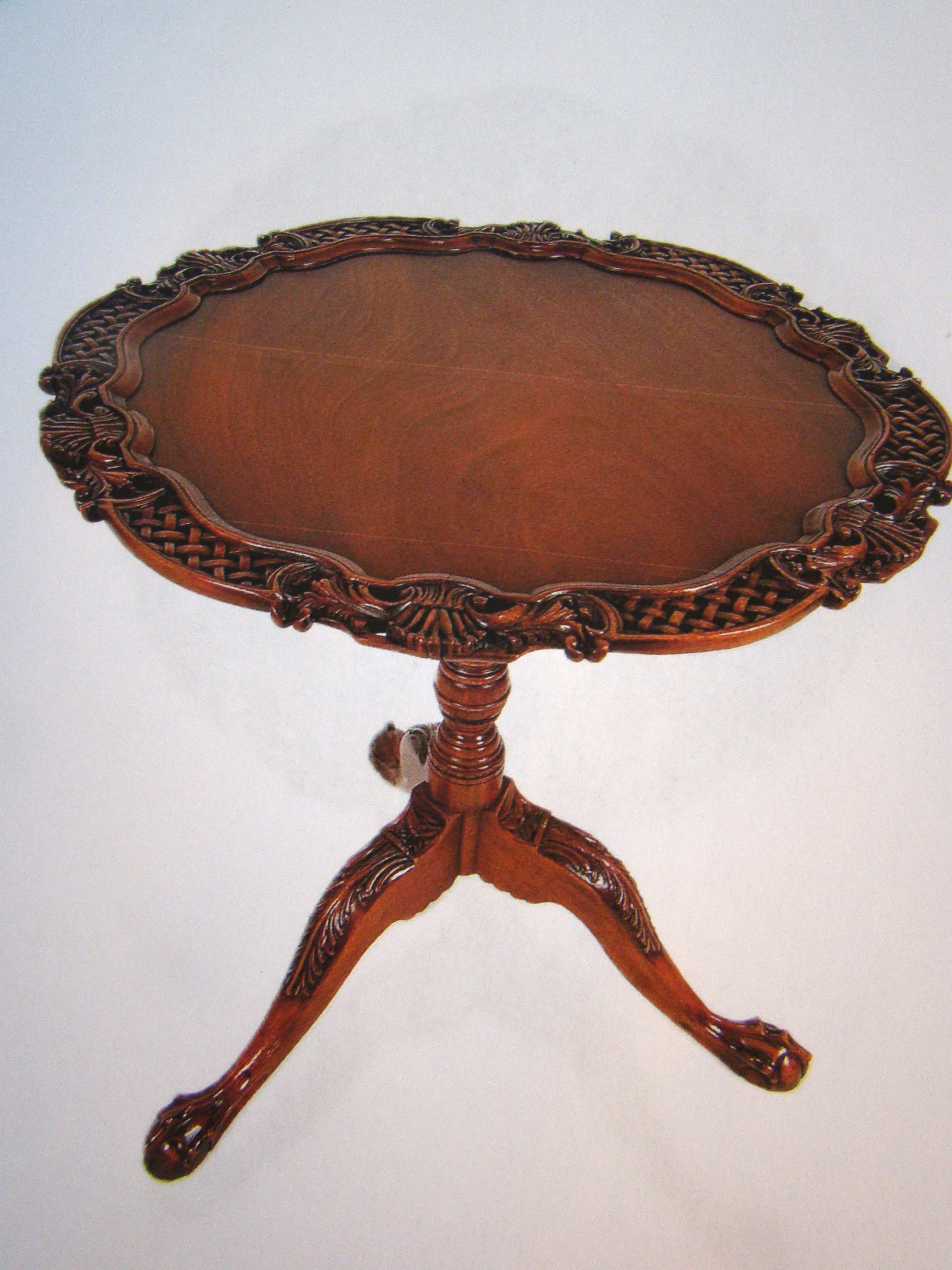 An ornately carved Chippendale-style tilt-top table, mid 20th century — image 2