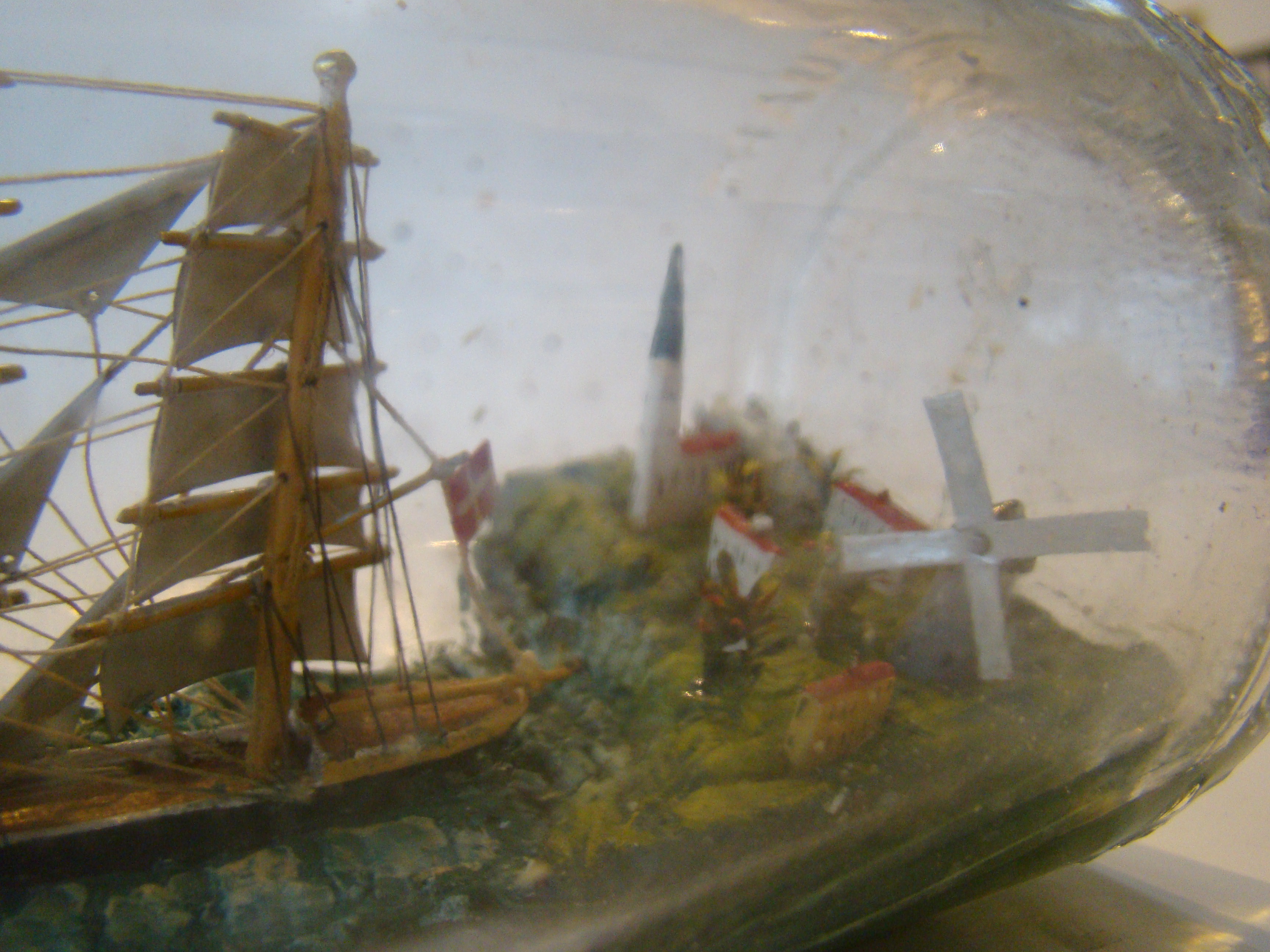 An outstanding vintage ship-in-a bottle dated 1946 — image 4