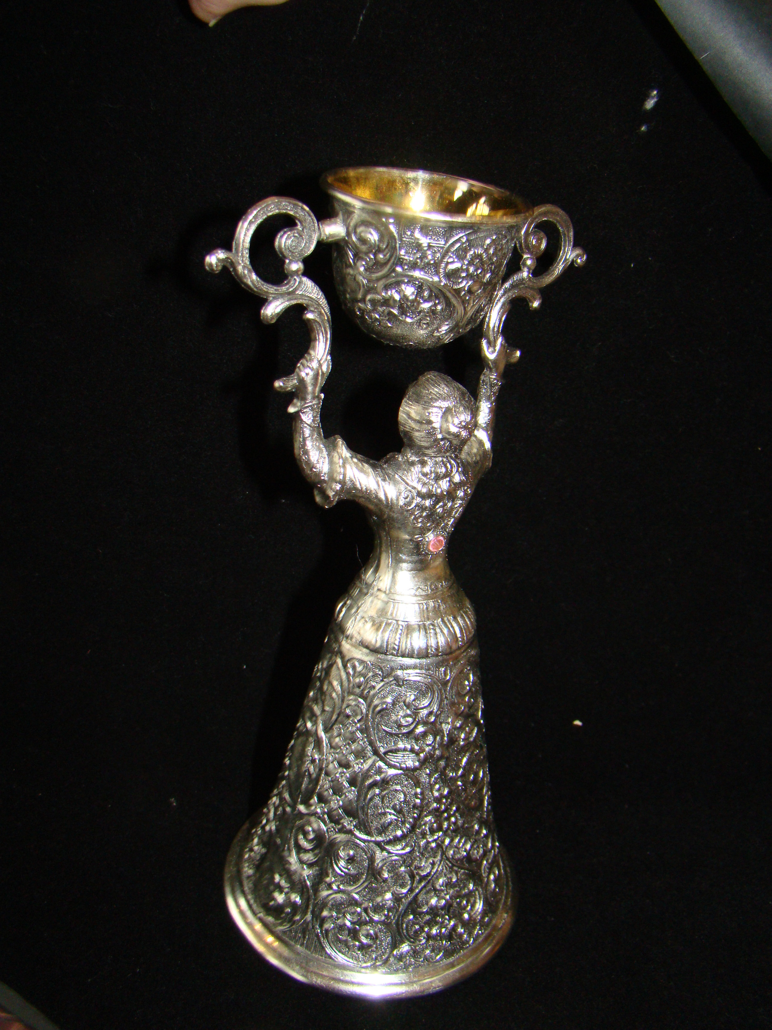 A charming "Elizabethan" style wedding cup, 19th century — image 2
