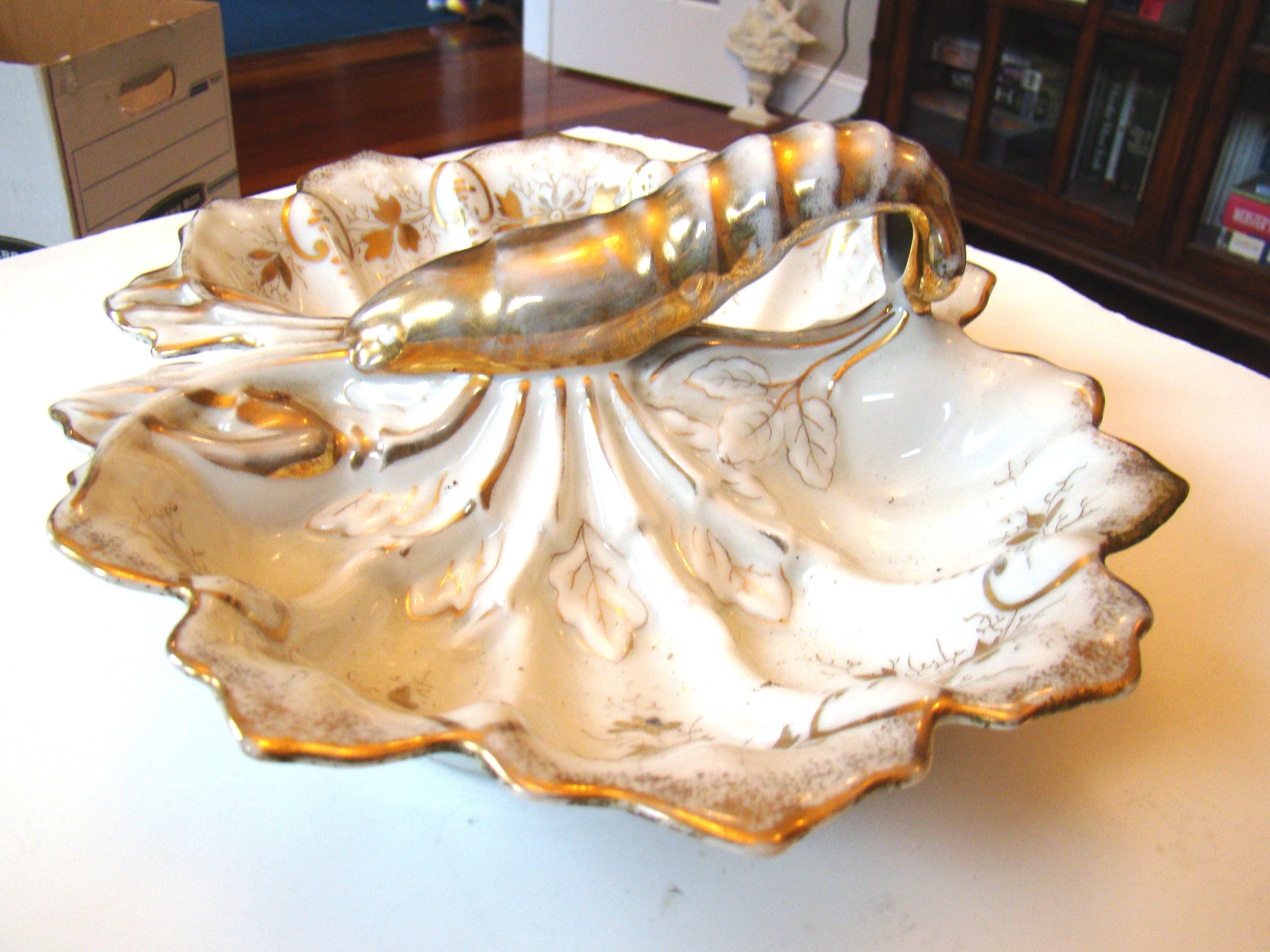 A charming vintage serving dish having a crawfish handle circa 1920 — image 2