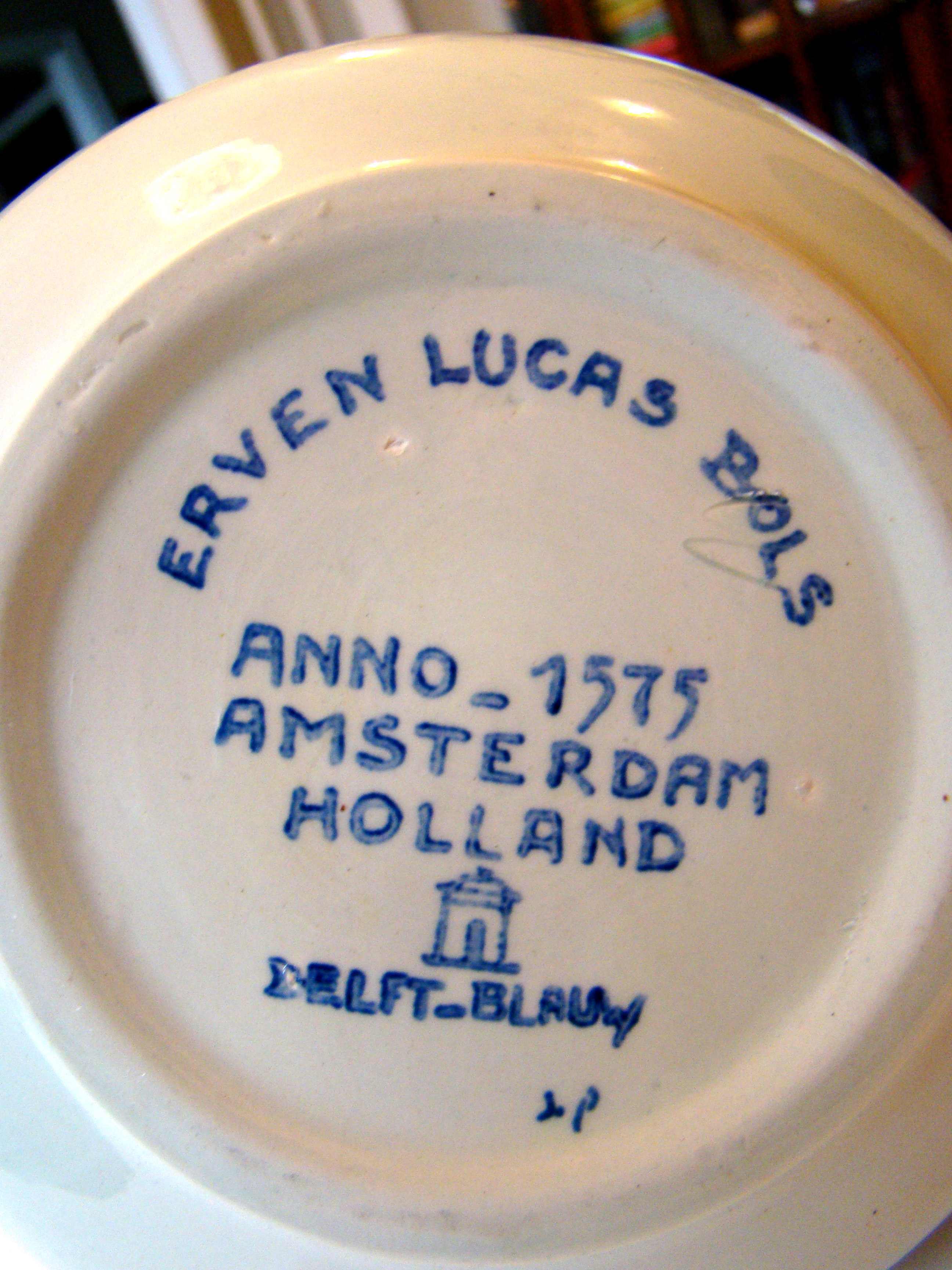 An attractive Dutch Delft liquor bottle featuring a scene of old Amsterdam circa 1575 — image 3