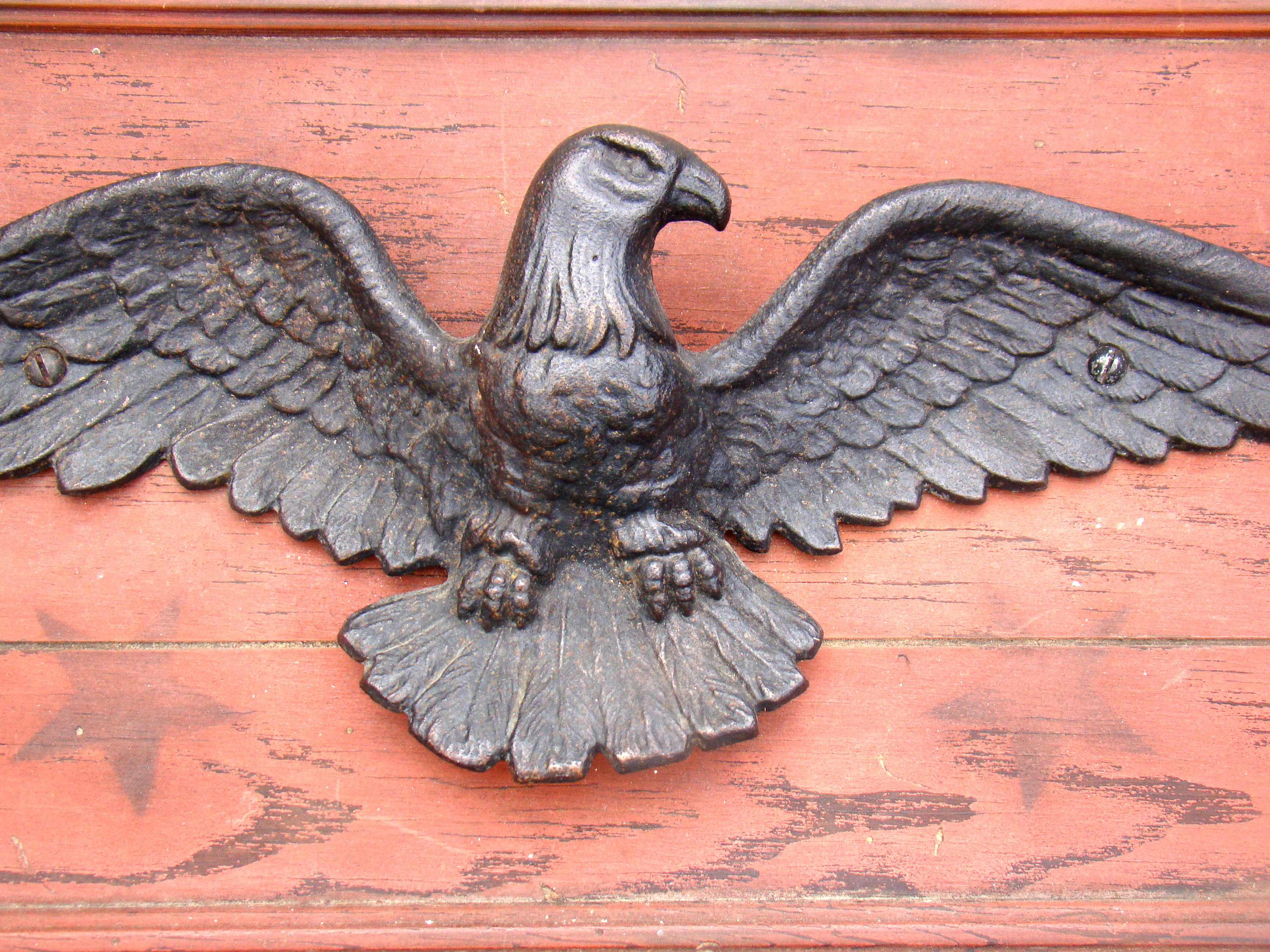 A vintage spread wing eagle mounted on a painted backboard, 19th century — image 2