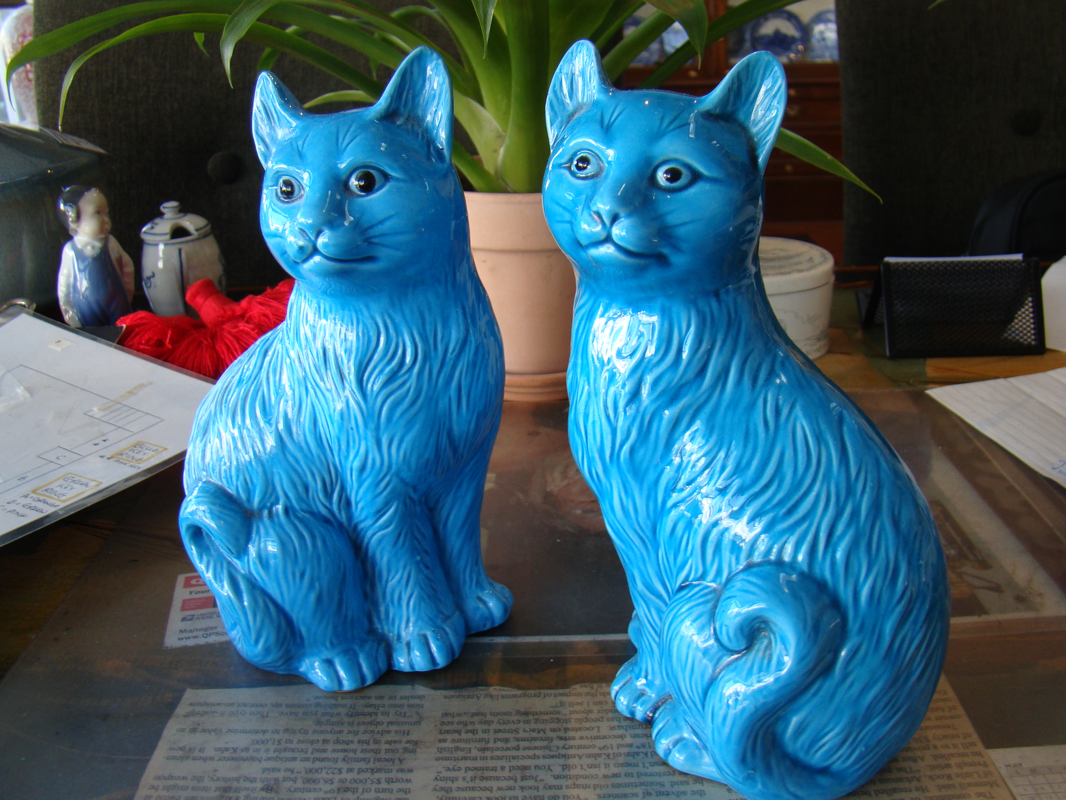 A beautiful pair of vintage turquoise glazed cats made in the Republic of China — image 2