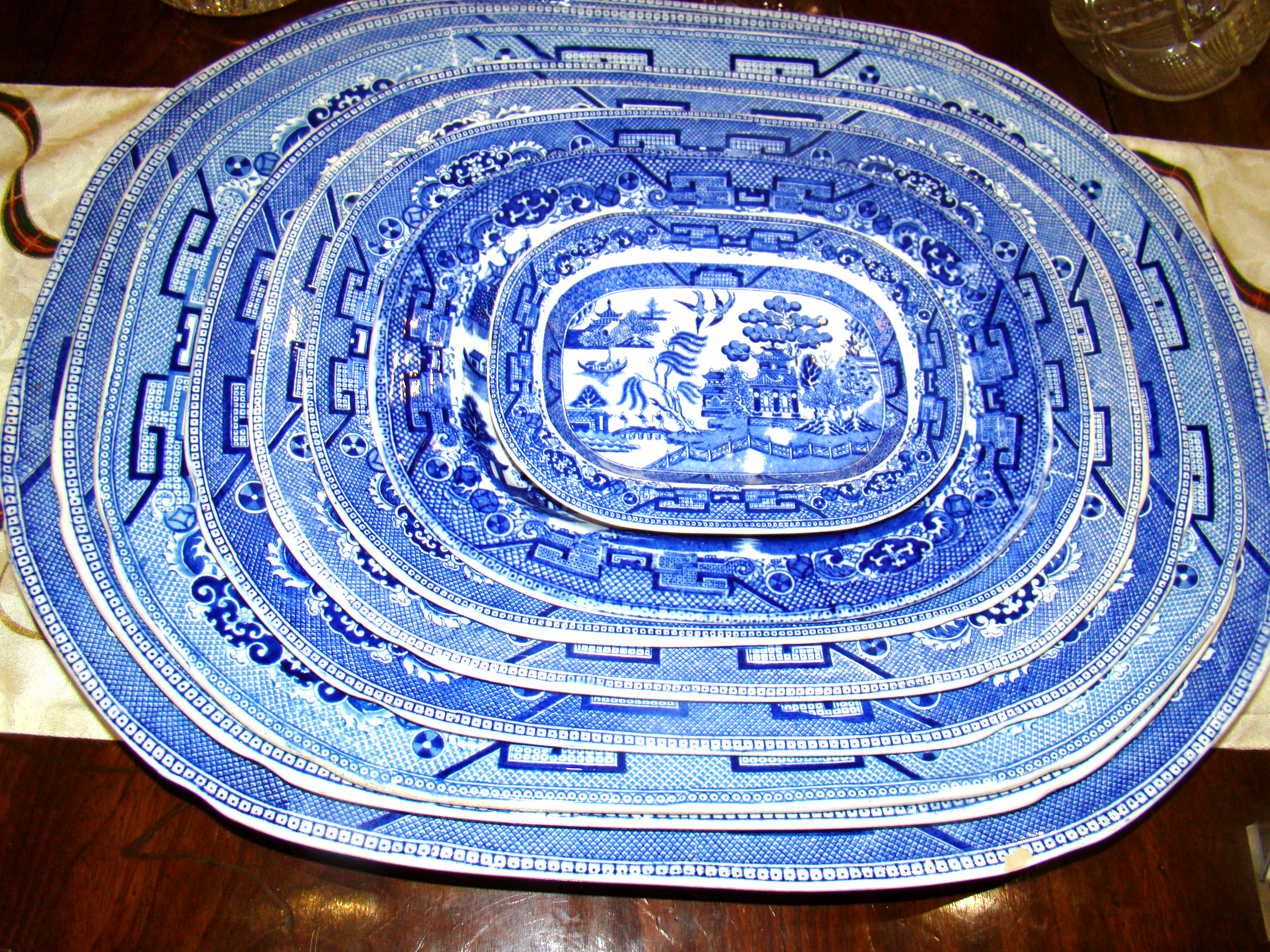 A fabulous assembled graduated set of 8 antique blue willow serving platters circa 1880-1900 — image 2