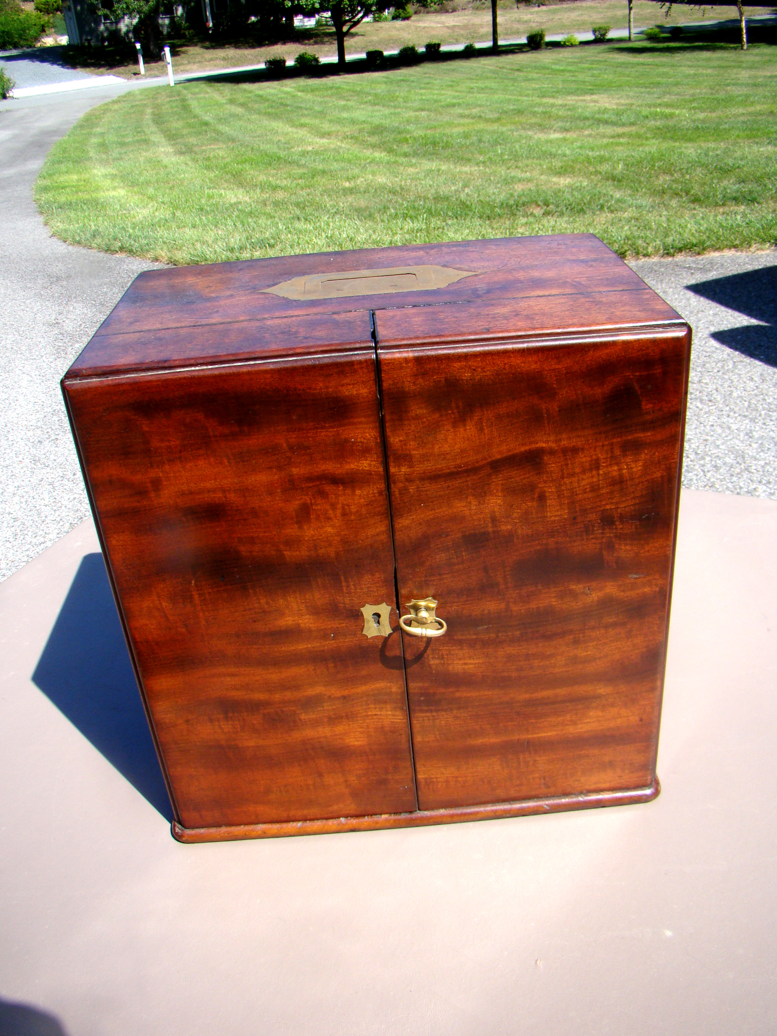 A FABULOUS and RARE English Apothecary Chest signed "Hewitt & Son. Makers to the Admiralty" circa 1830 — image 3