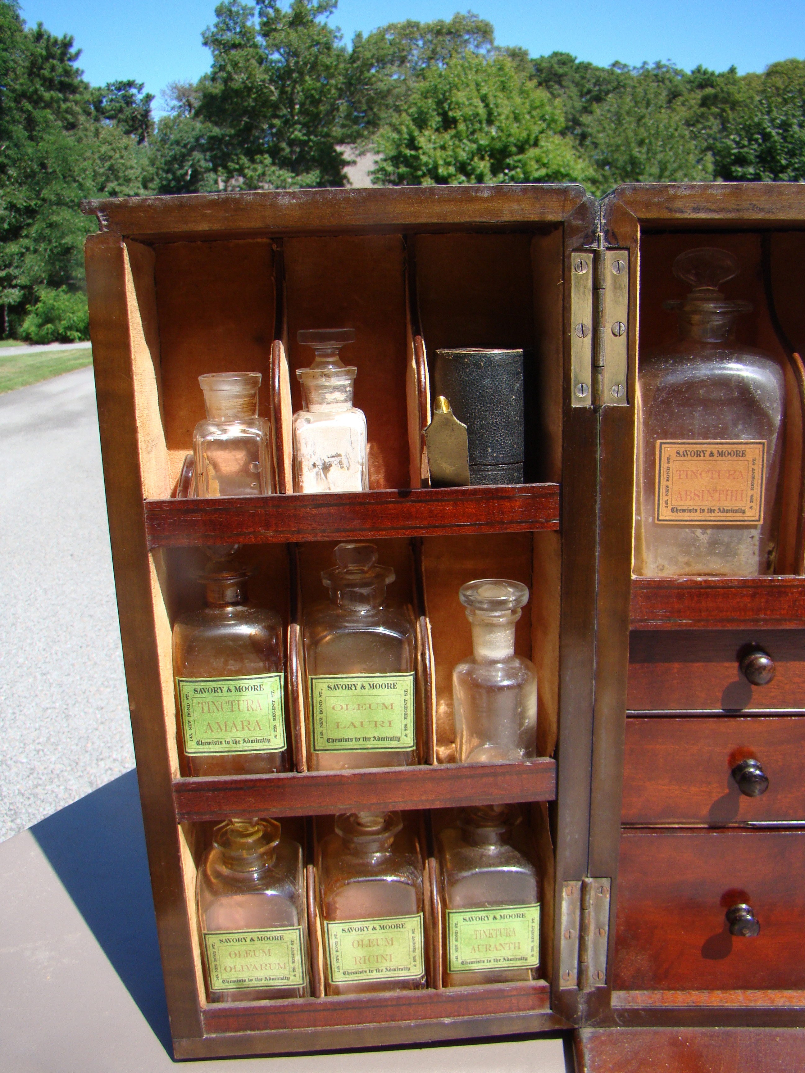 A FABULOUS and RARE English Apothecary Chest signed "Hewitt & Son. Makers to the Admiralty" circa 1830 — image 4